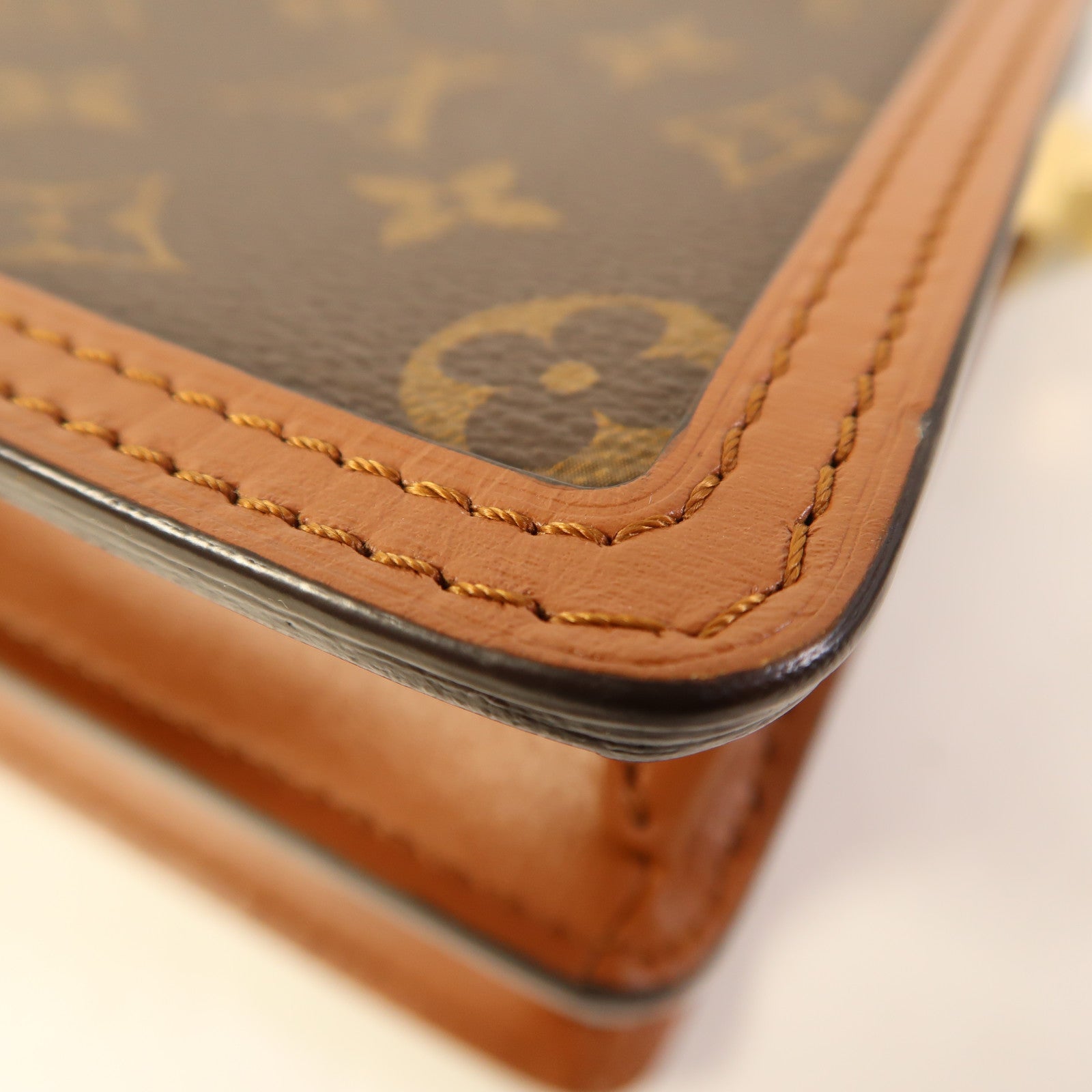 LOUIS VUITTON Monogram Reverse Mini Dauphine金扣肩背袋