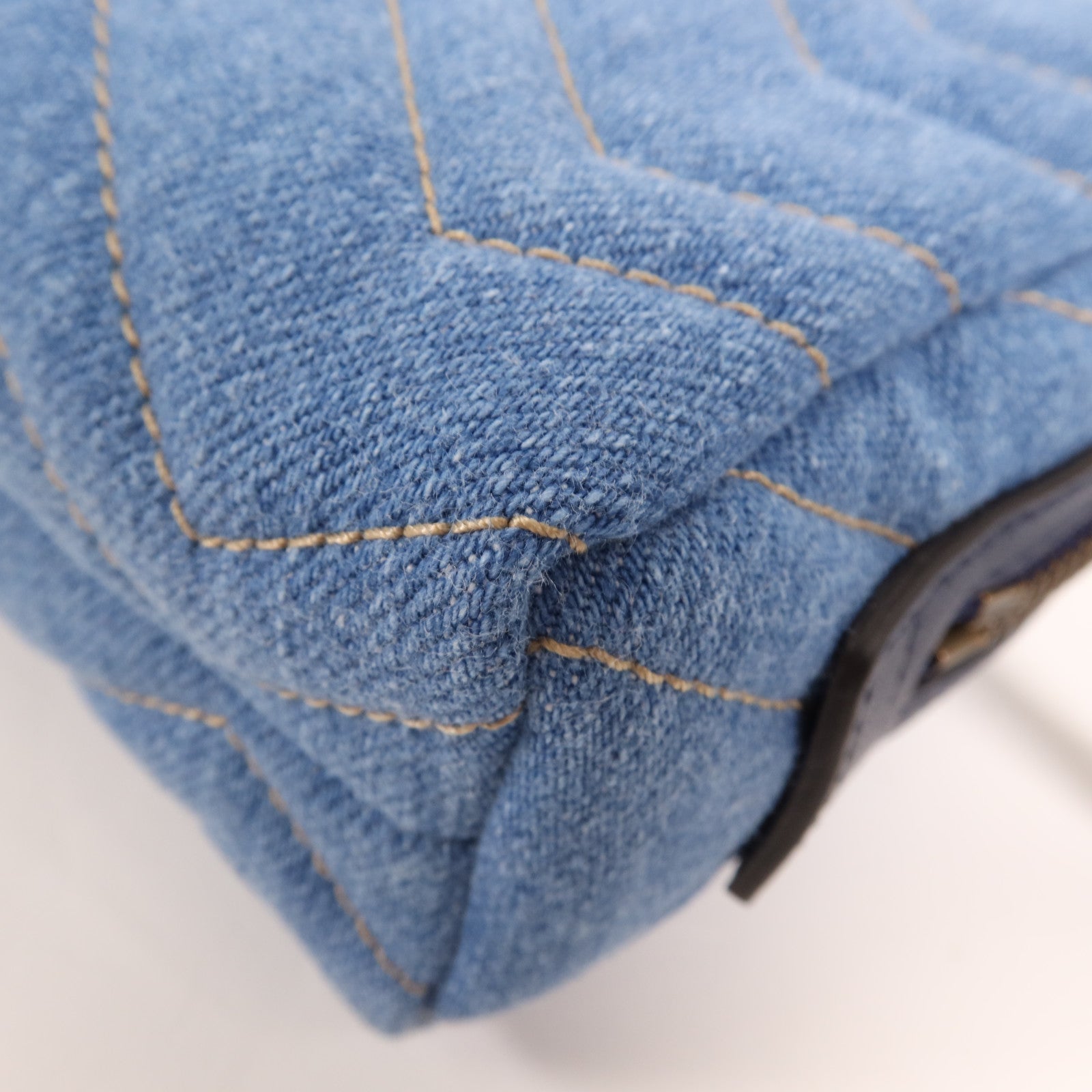 GUCCI 【激減優惠】牛仔布Pouch金扣手拿包