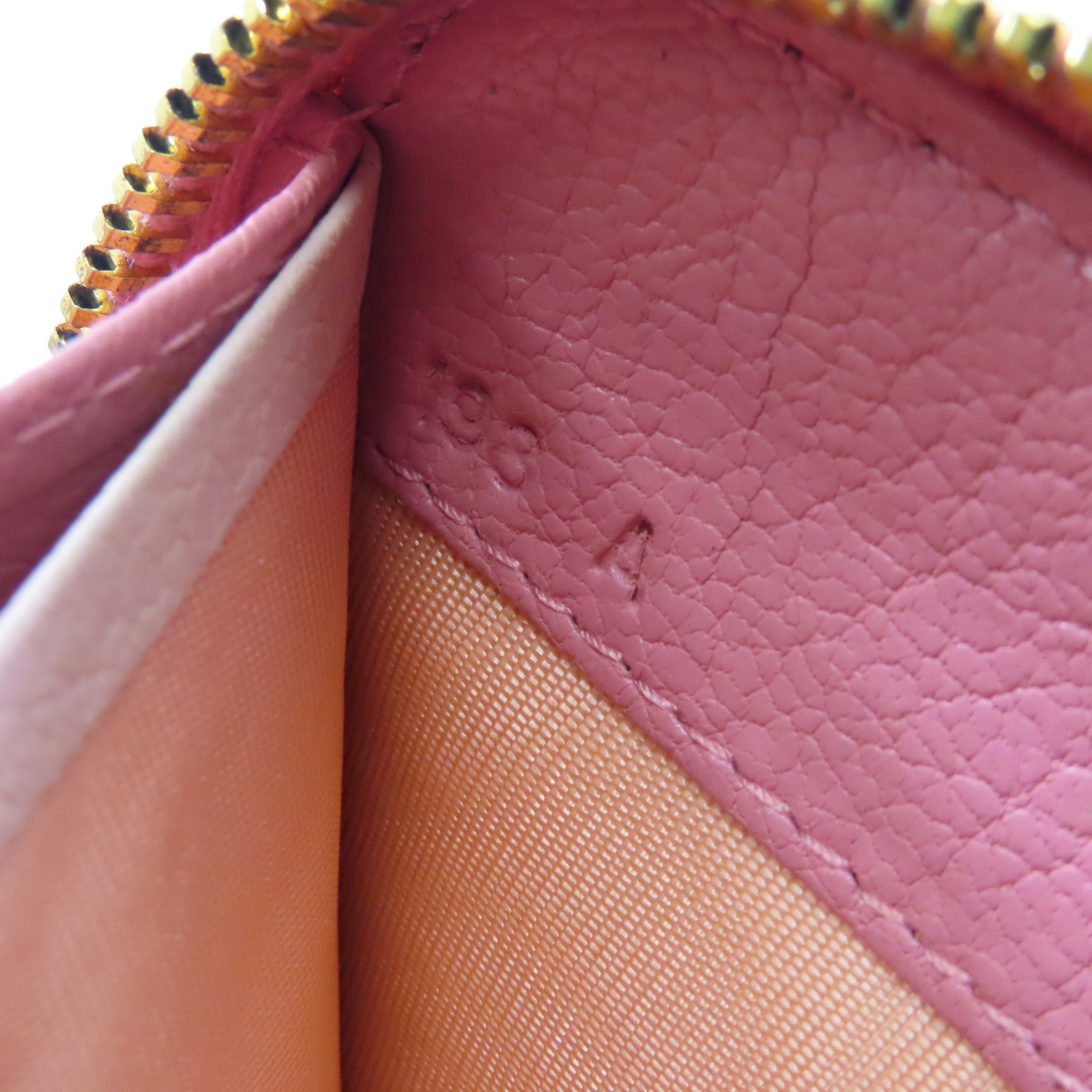 Miu Miu 牛皮皮革Long Wallet金扣長錢包粉紅色