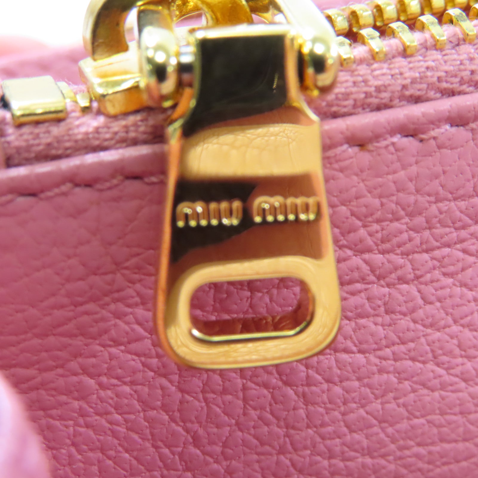 Miu Miu 牛皮皮革Long Wallet金扣長錢包粉紅色