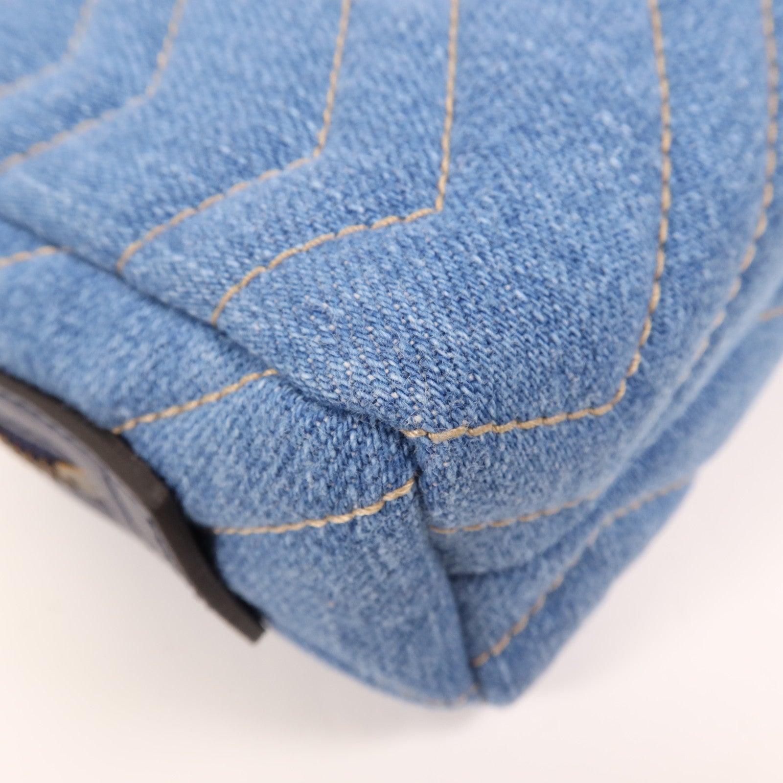 GUCCI 【激減優惠】牛仔布Pouch金扣手拿包