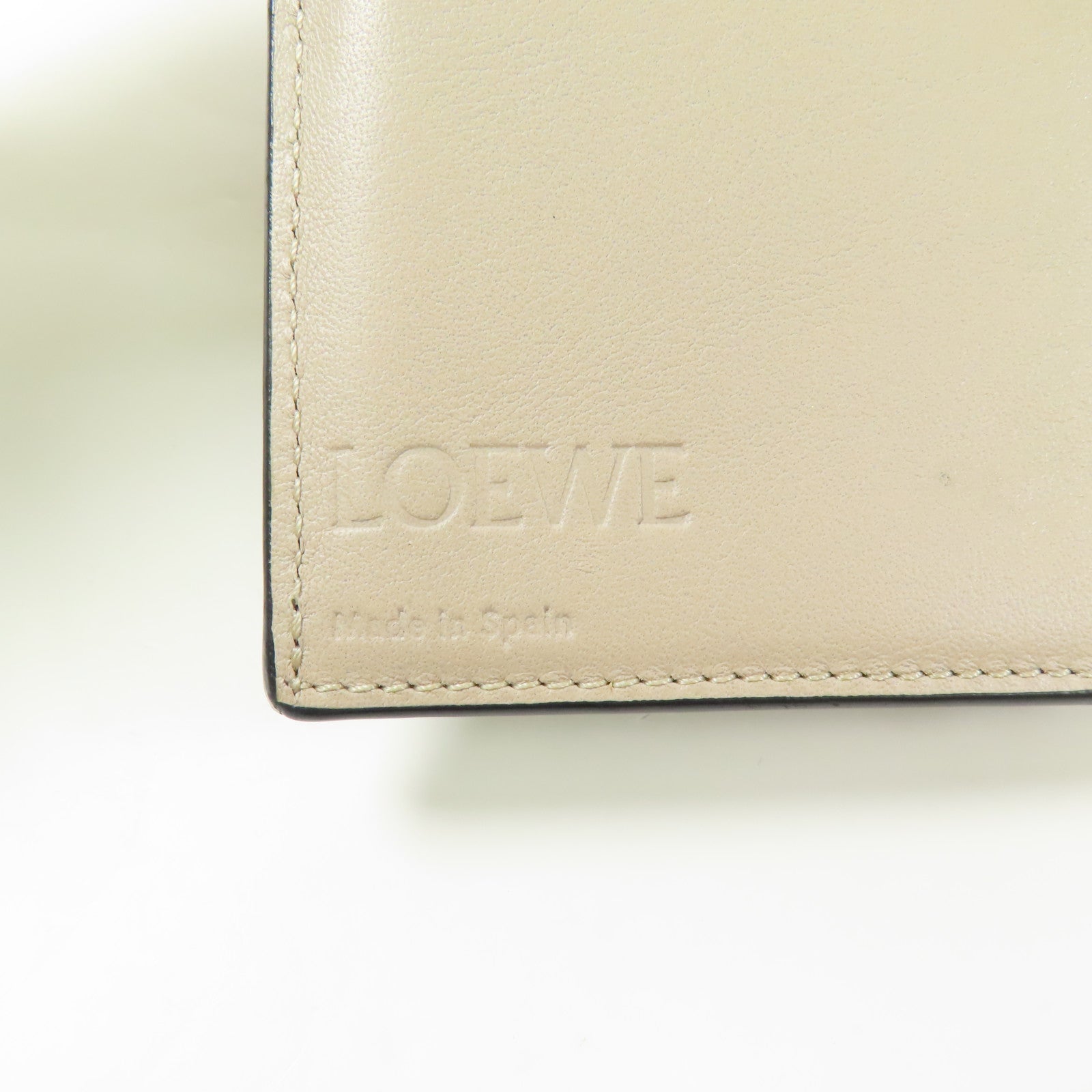 LOEWE 牛皮皮革Large Vertical Wallet銀扣長錢包