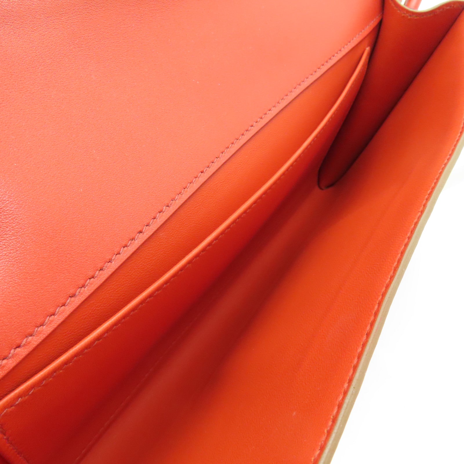 HERMES 【激減優惠】Tadelakt皮革Sac Rock Clutch金扣手拿包Capucine紅色