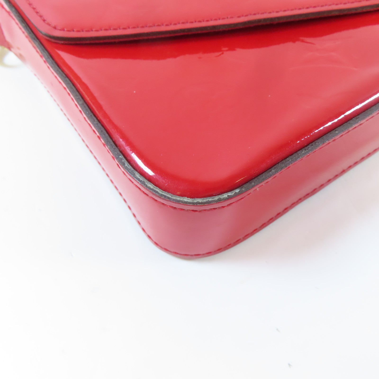LOUIS VUITTON Vernis Pochette Felicie金扣鏈帶肩背袋紅色