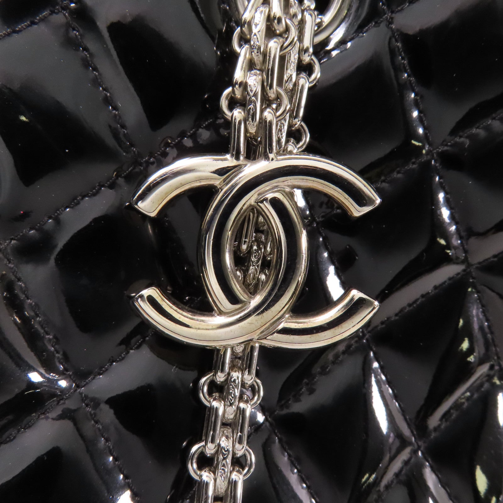 CHANEL 漆皮皮革Chain Shoulder銀扣鏈帶肩背袋