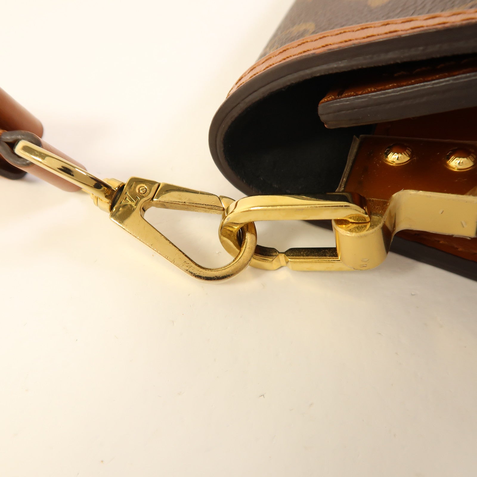 LOUIS VUITTON Monogram Reverse Mini Dauphine金扣肩背袋