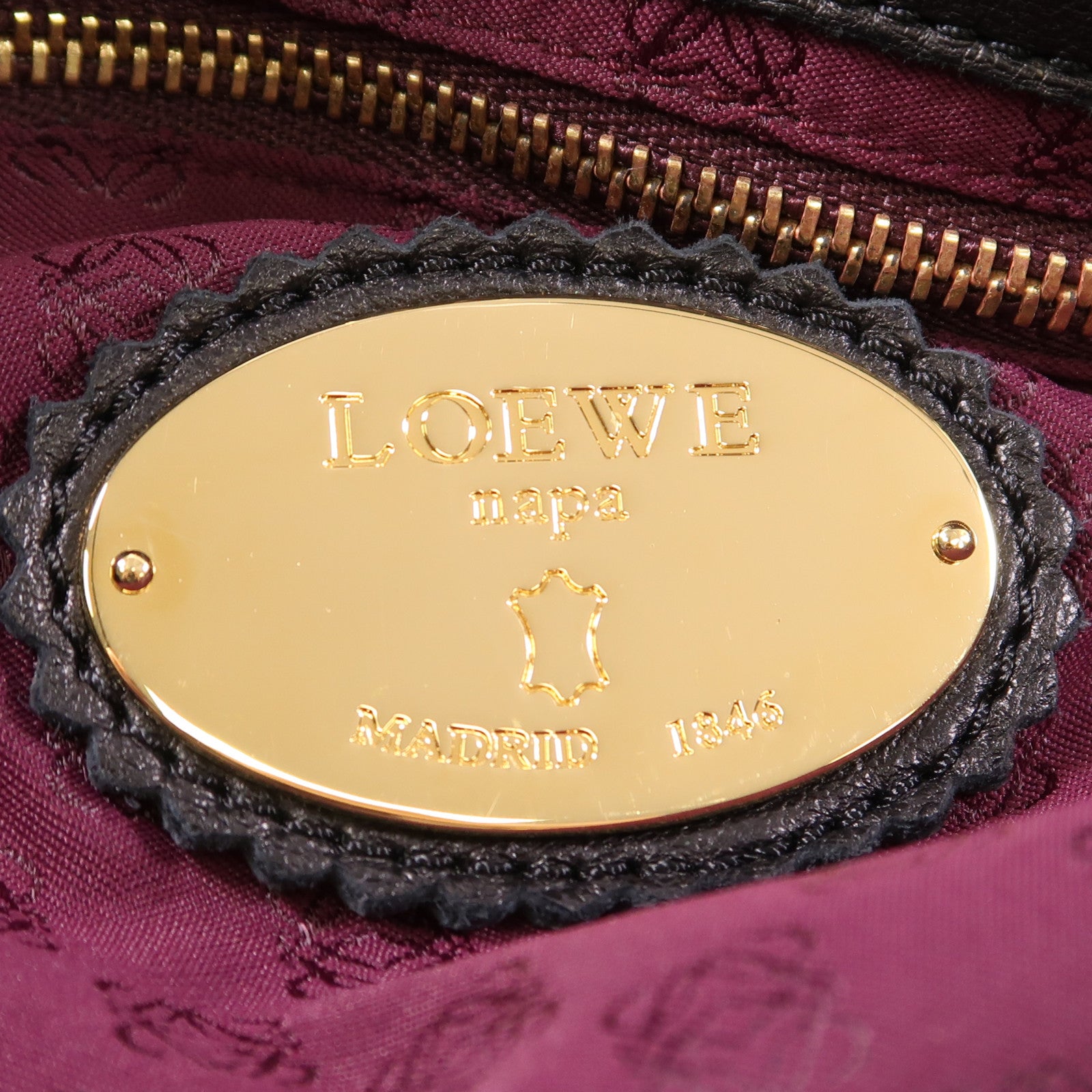 LOEWE 羊皮皮革Nappa Aire金扣手挽袋