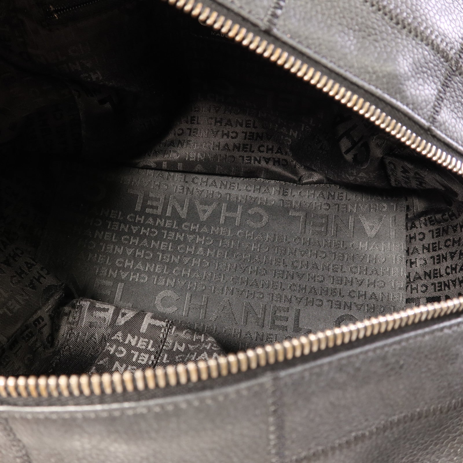CHANEL 牛皮皮革Shoulder Bag銀扣肩背袋
