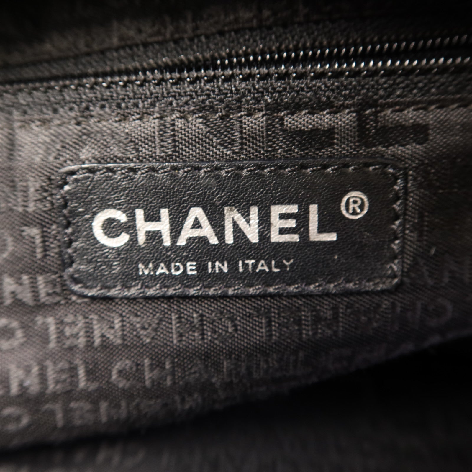 CHANEL 牛皮皮革Shoulder Bag銀扣肩背袋