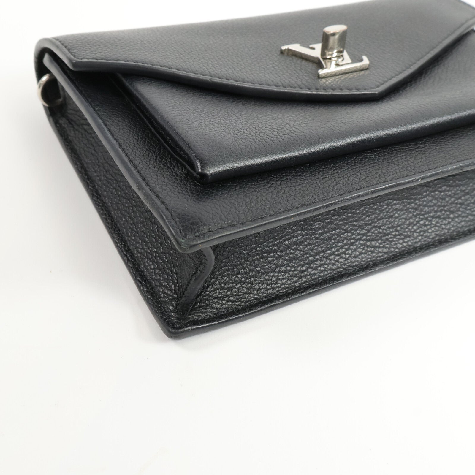 LOUIS VUITTON 牛皮皮革Mylockme Chain Pochette銀扣鏈帶肩背袋
