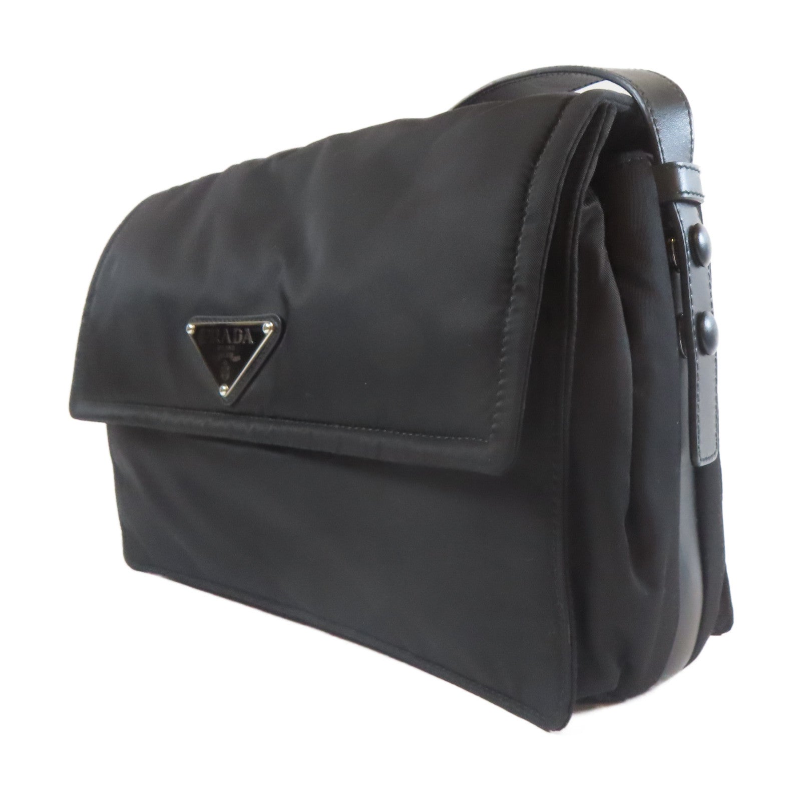 PRADA 尼龍Medium Padded Bag銀扣肩背袋黑色