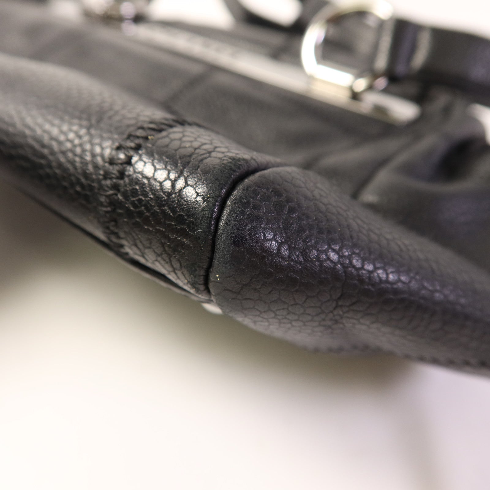 CHANEL 牛皮皮革Shoulder Bag銀扣肩背袋