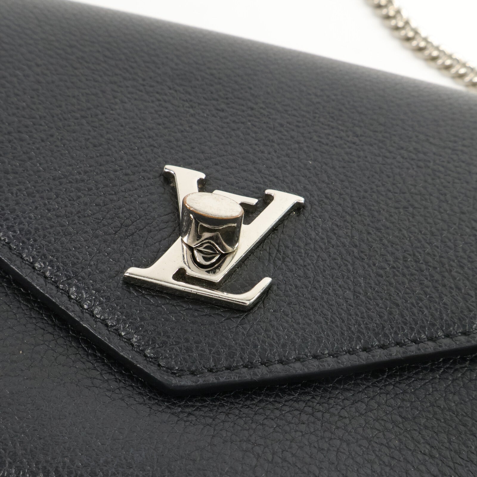 LOUIS VUITTON 牛皮皮革Mylockme Chain Pochette銀扣鏈帶肩背袋