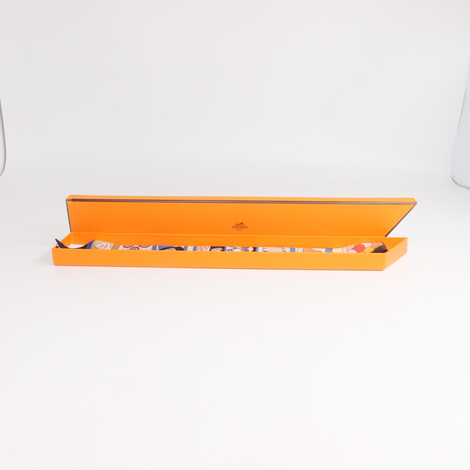 HERMES 絲質La Patisserie Francaise Charm Twilly絲巾
