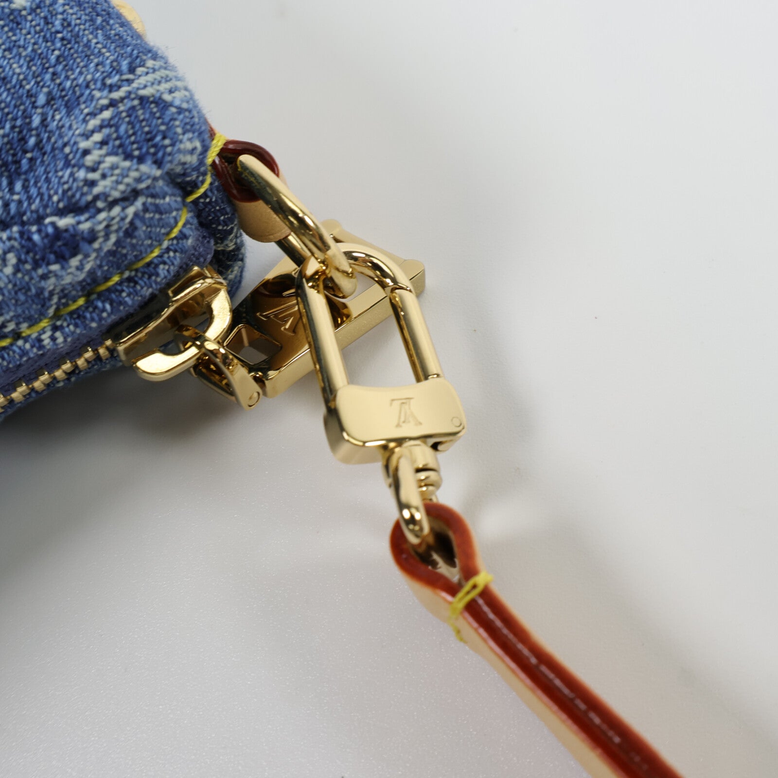 LOUIS VUITTON Monogram Denim Pochette Valley肩背袋