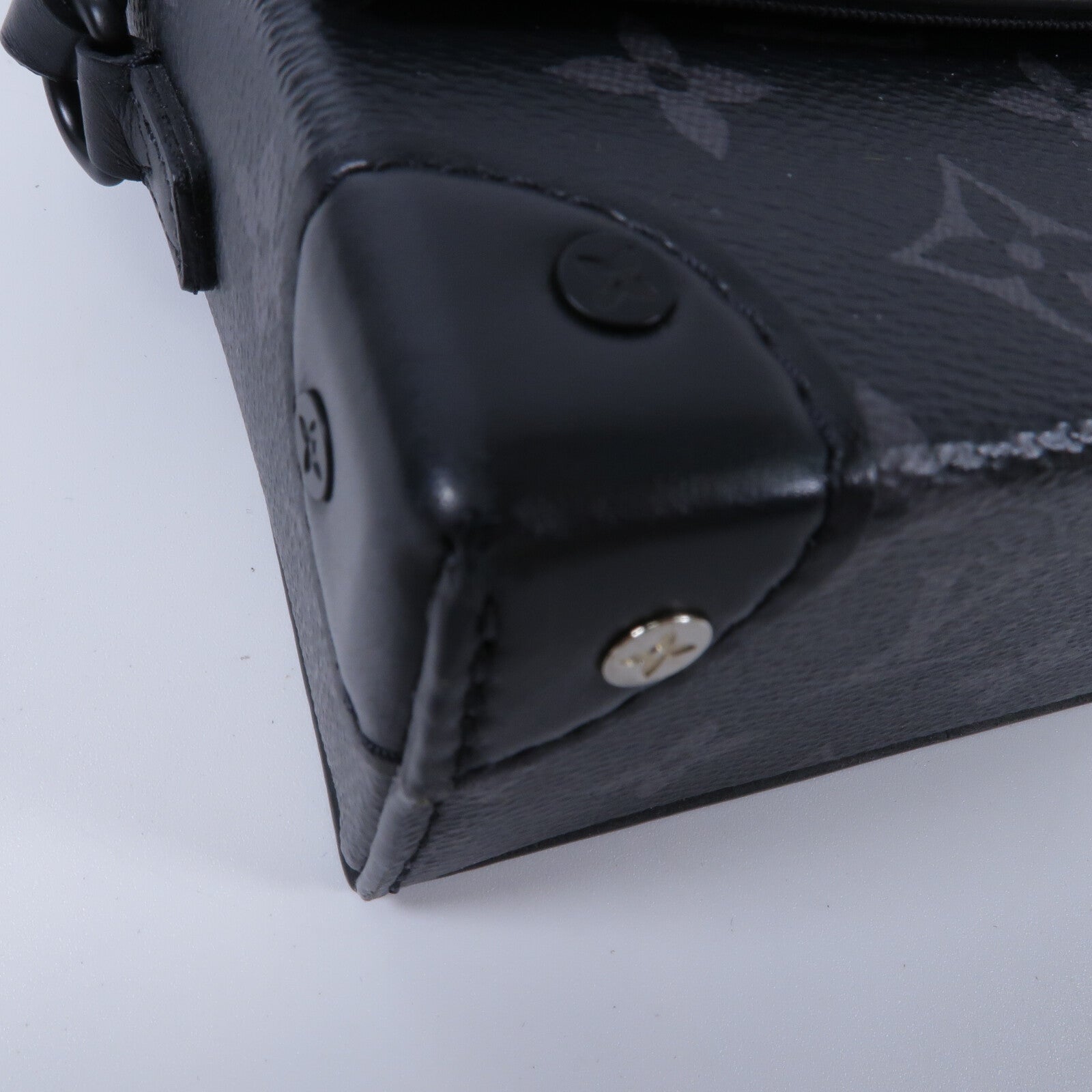 LOUIS VUITTON Monogram Eclipse Steamer Wearable Wallet肩背袋