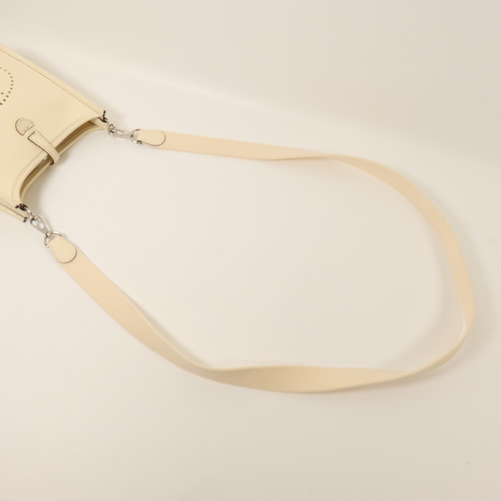 HERMES Clemence皮革Evelyne TPM銀扣肩背袋Nata
