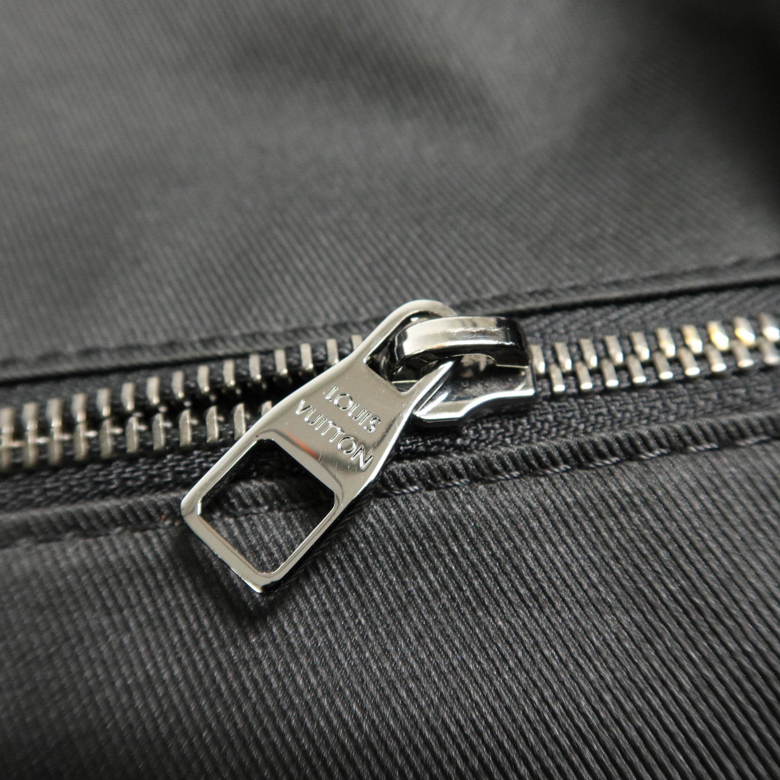 LOUIS VUITTON Monogram Eclipse Christopher MM銀扣背包