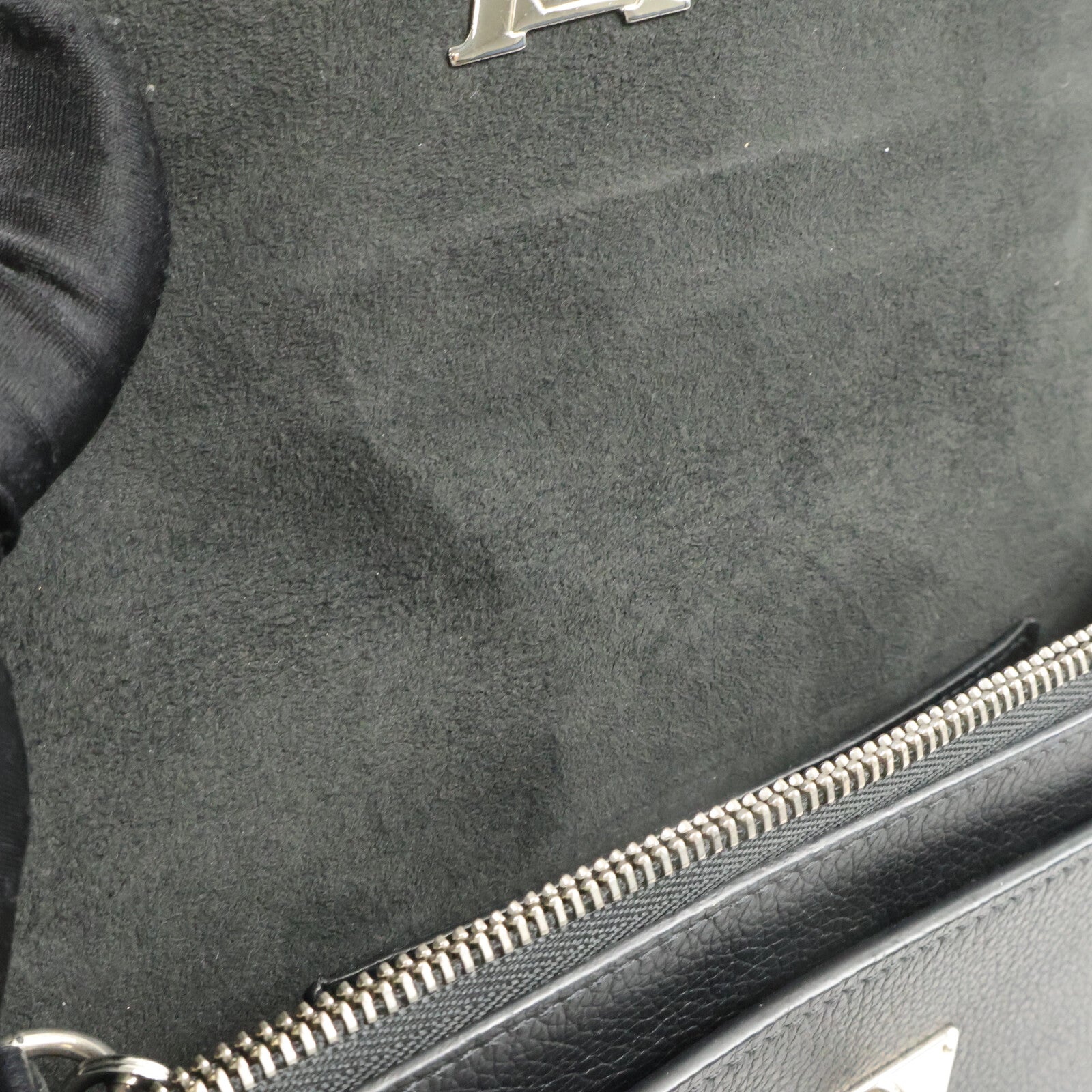 LOUIS VUITTON 牛皮皮革Mylockme Chain Pochette銀扣鏈帶肩背袋