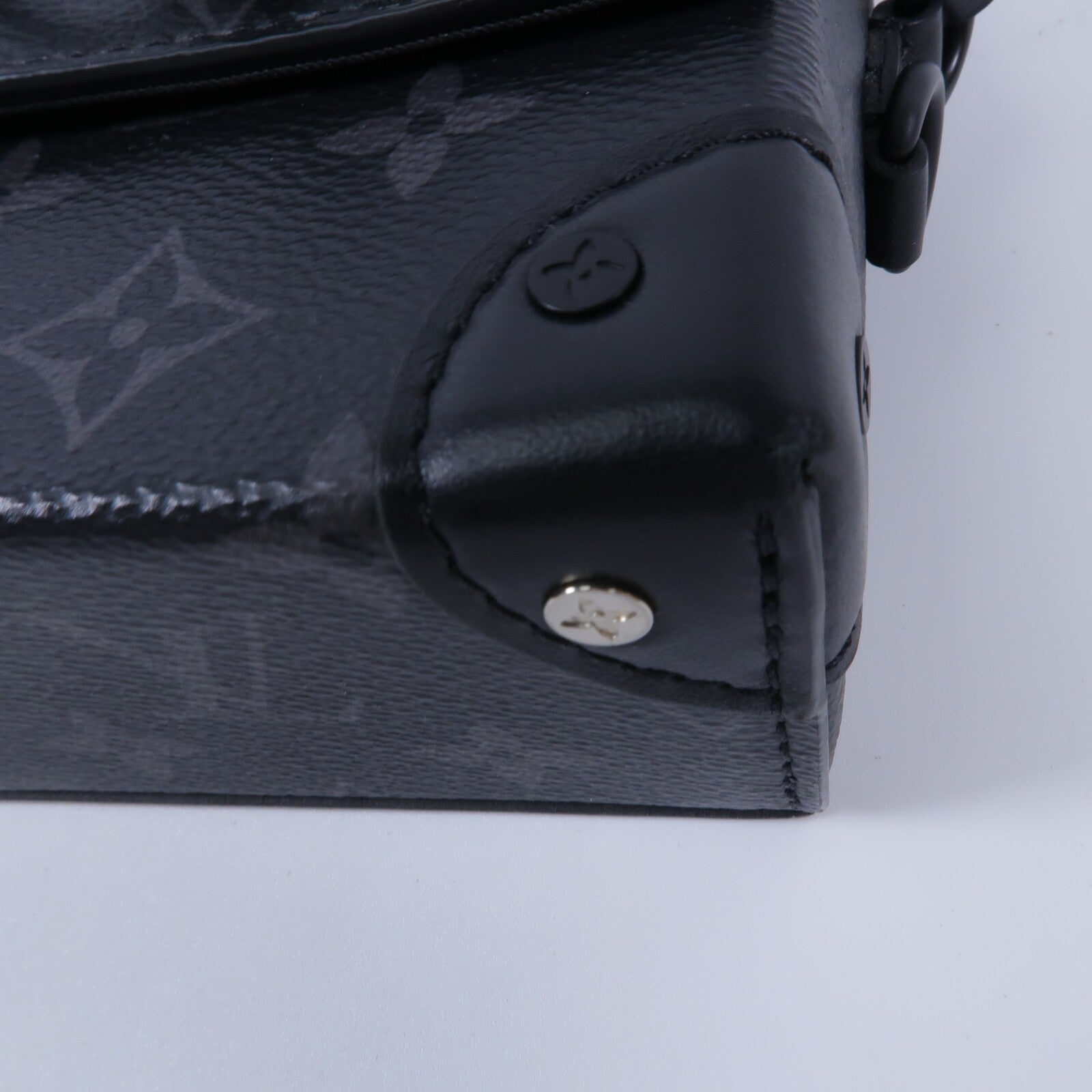 LOUIS VUITTON Monogram Eclipse Steamer Wearable Wallet肩背袋