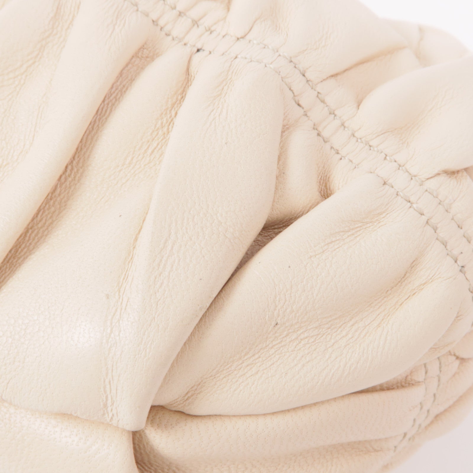 PRADA 皮革Pouch金扣手拿包