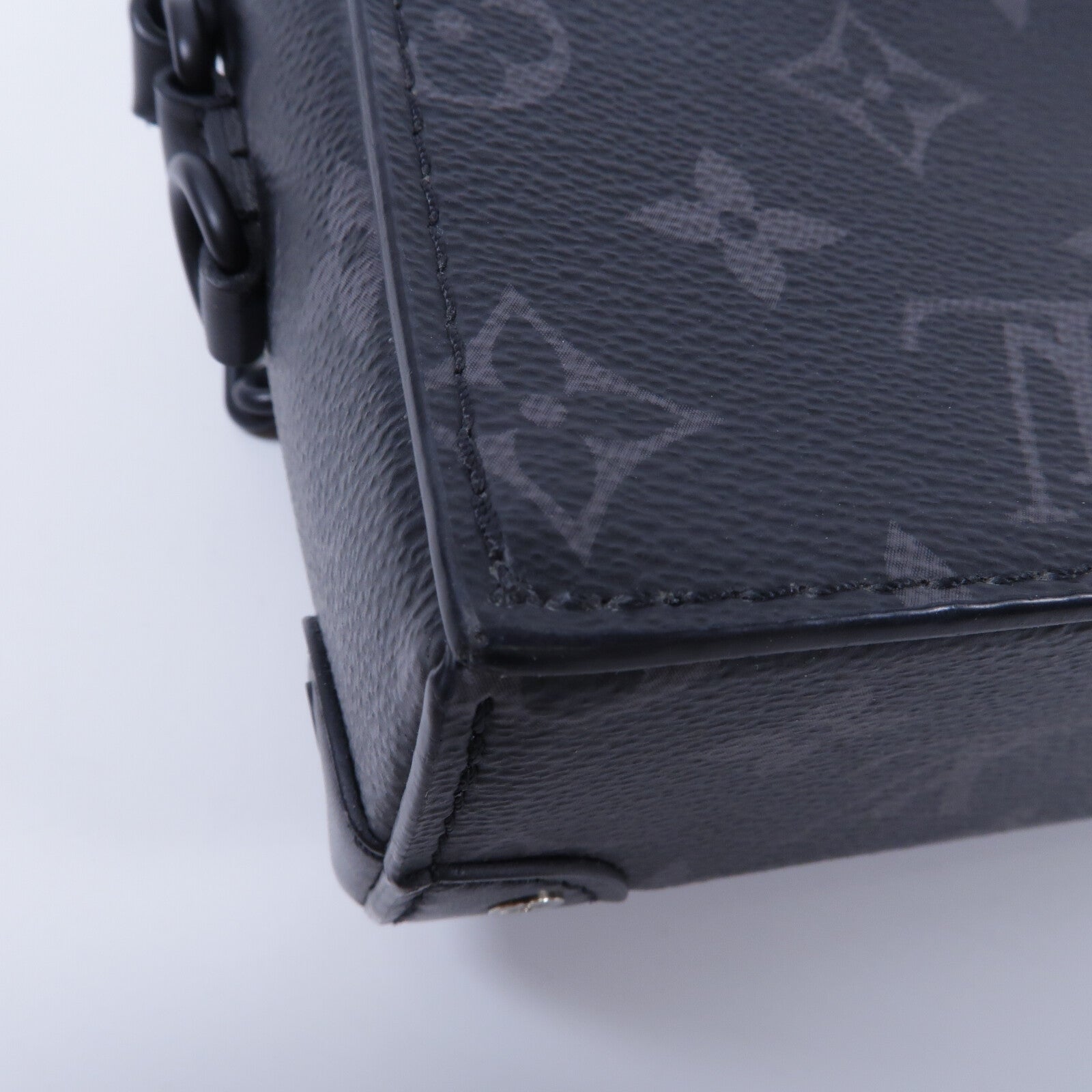 LOUIS VUITTON Monogram Eclipse Steamer Wearable Wallet肩背袋
