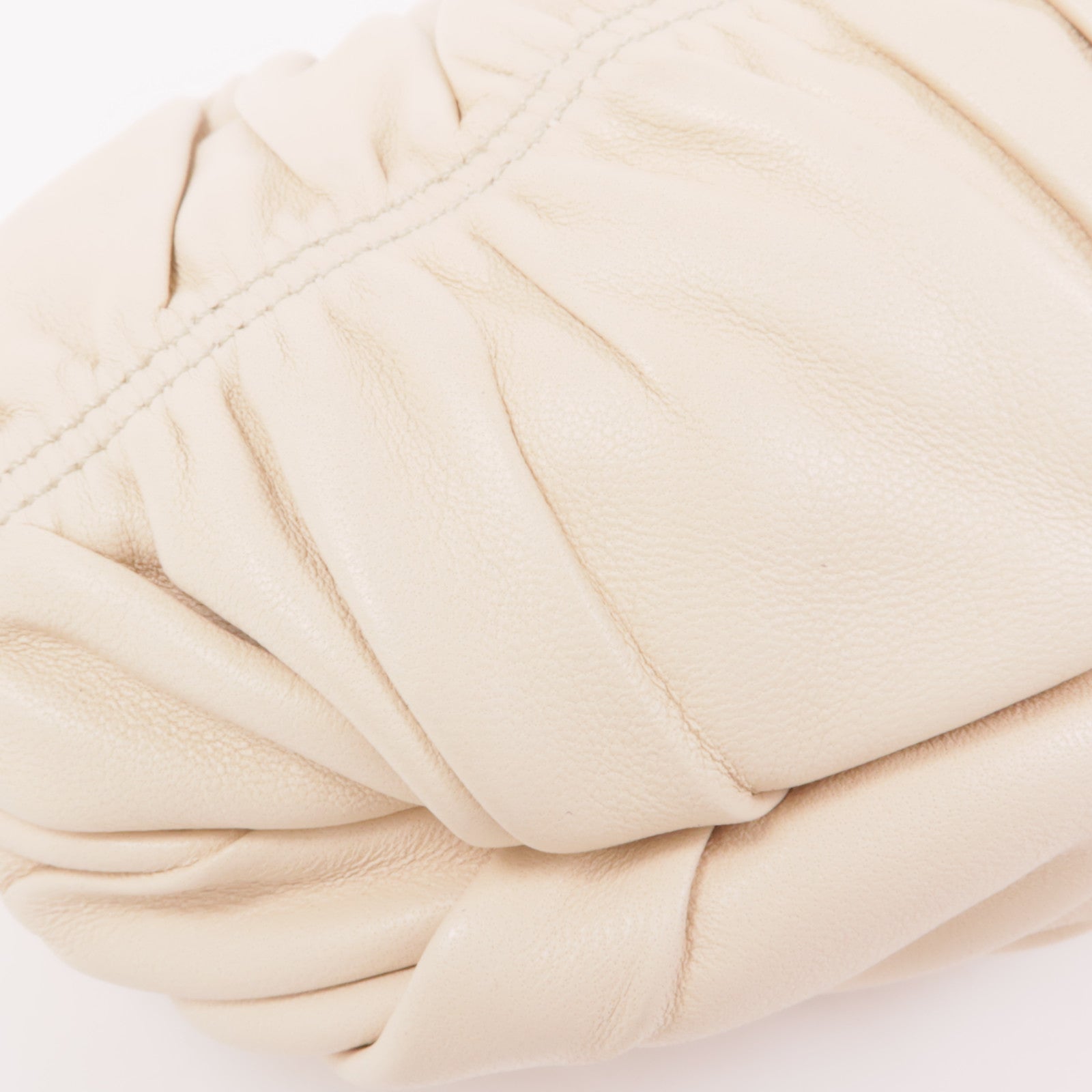 PRADA 皮革Pouch金扣手拿包