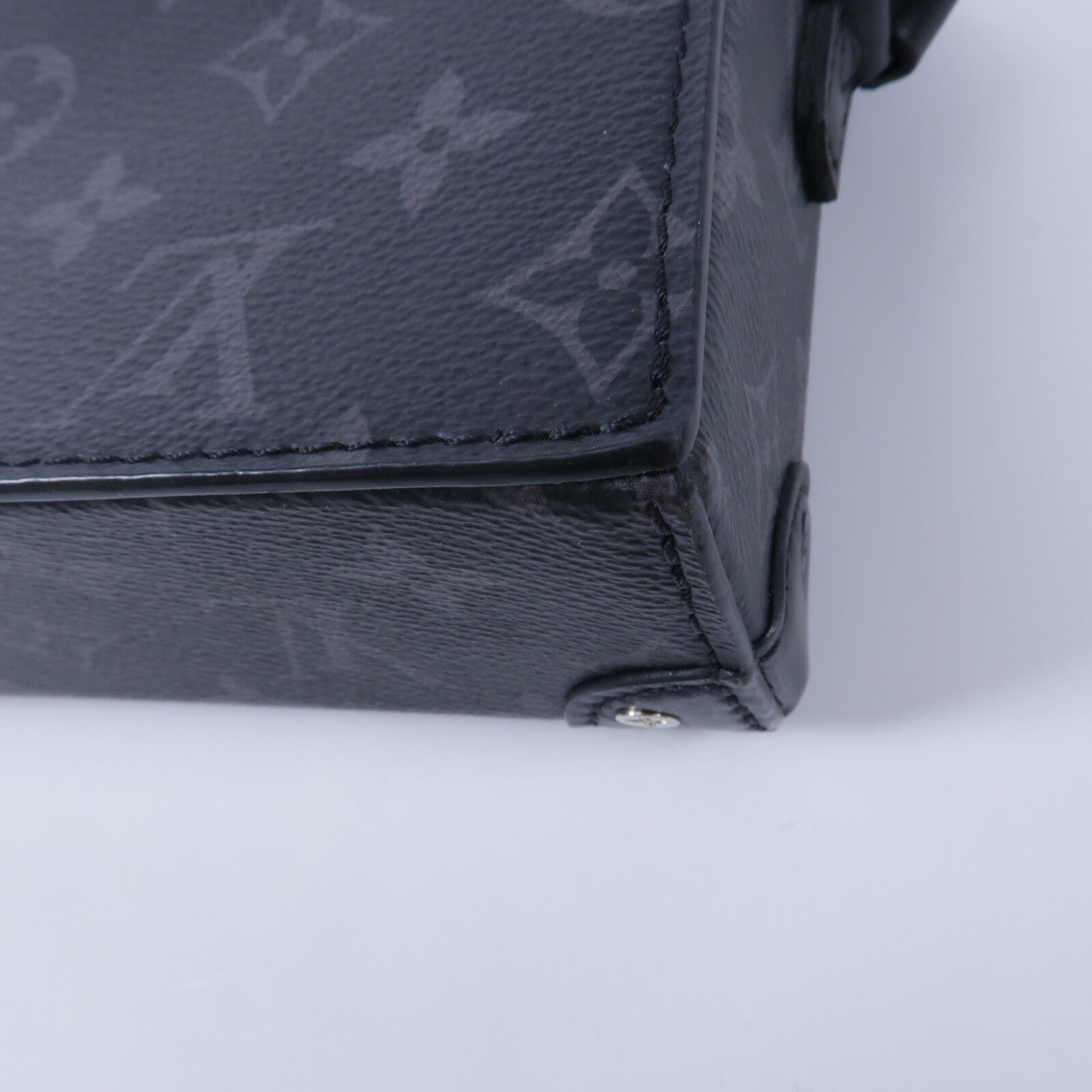 LOUIS VUITTON Monogram Eclipse Steamer Wearable Wallet肩背袋