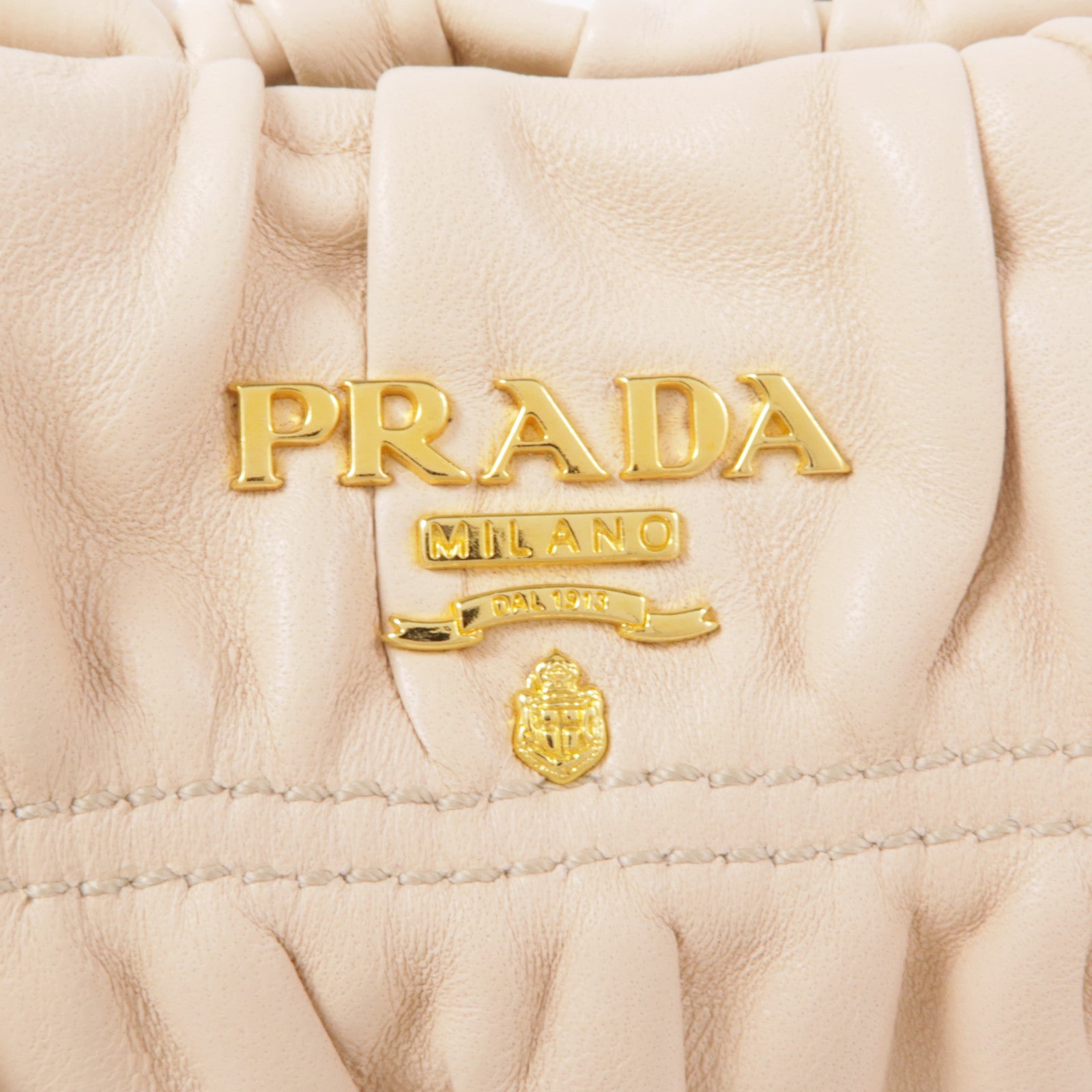 PRADA 皮革Pouch金扣手拿包