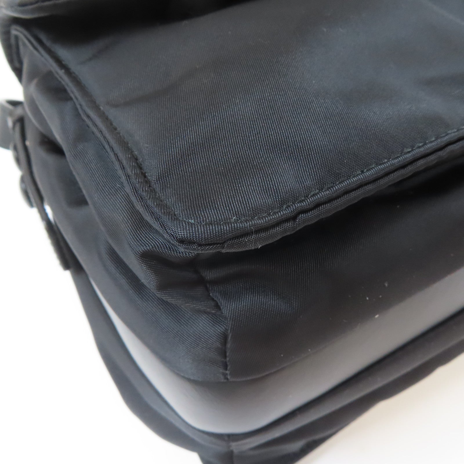 PRADA 尼龍Medium Padded Bag銀扣肩背袋黑色