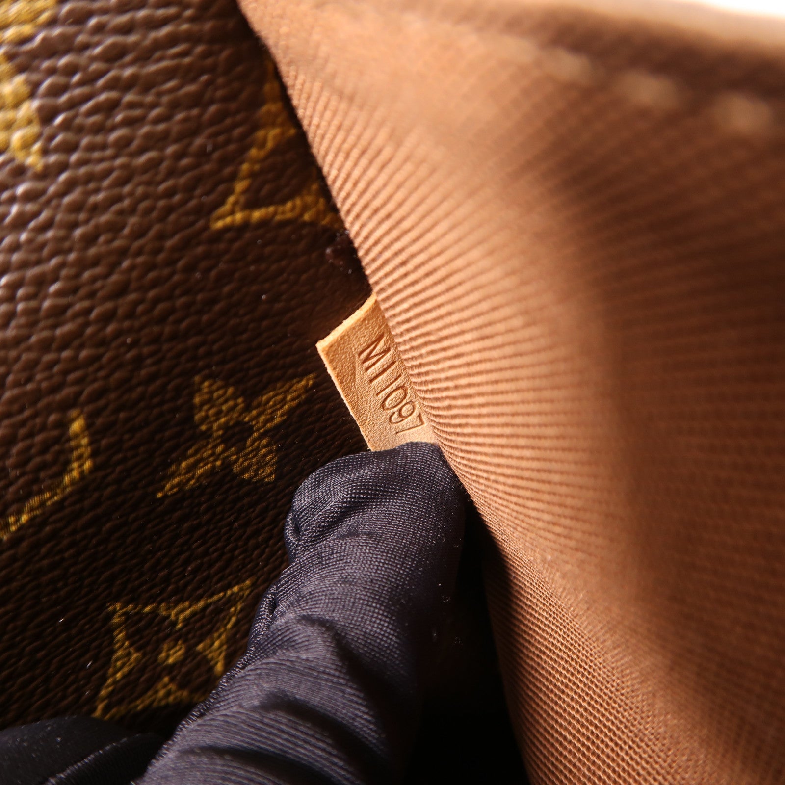 LOUIS VUITTON Monogram Bosphore金扣肩背袋