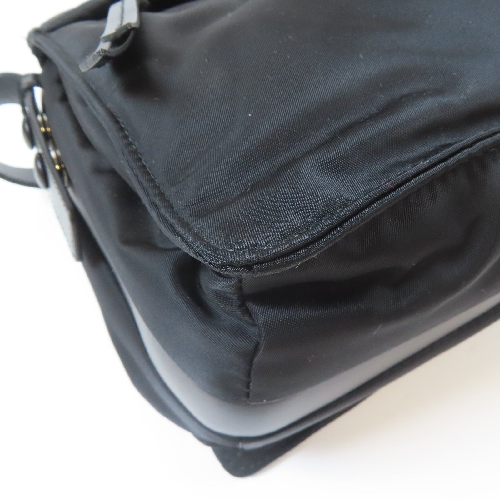 PRADA 尼龍Medium Padded Bag銀扣肩背袋黑色