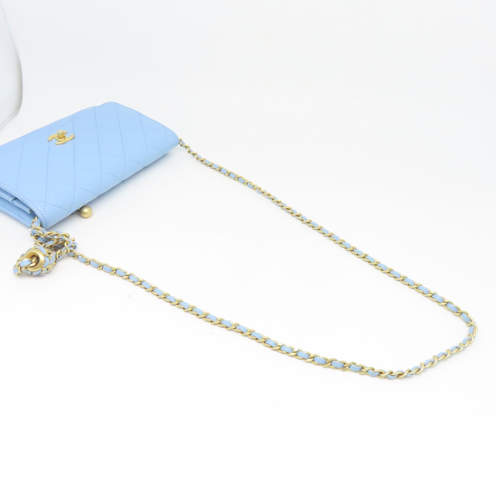 CHANEL 【清倉大減價】菱格羊皮皮革WOC金扣鏈帶肩背袋淺藍色