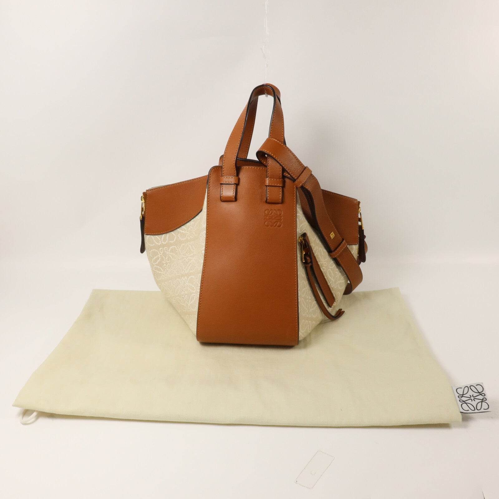 LOEWE 帆布/牛皮皮革Hammock Medium手挽肩背兩用袋