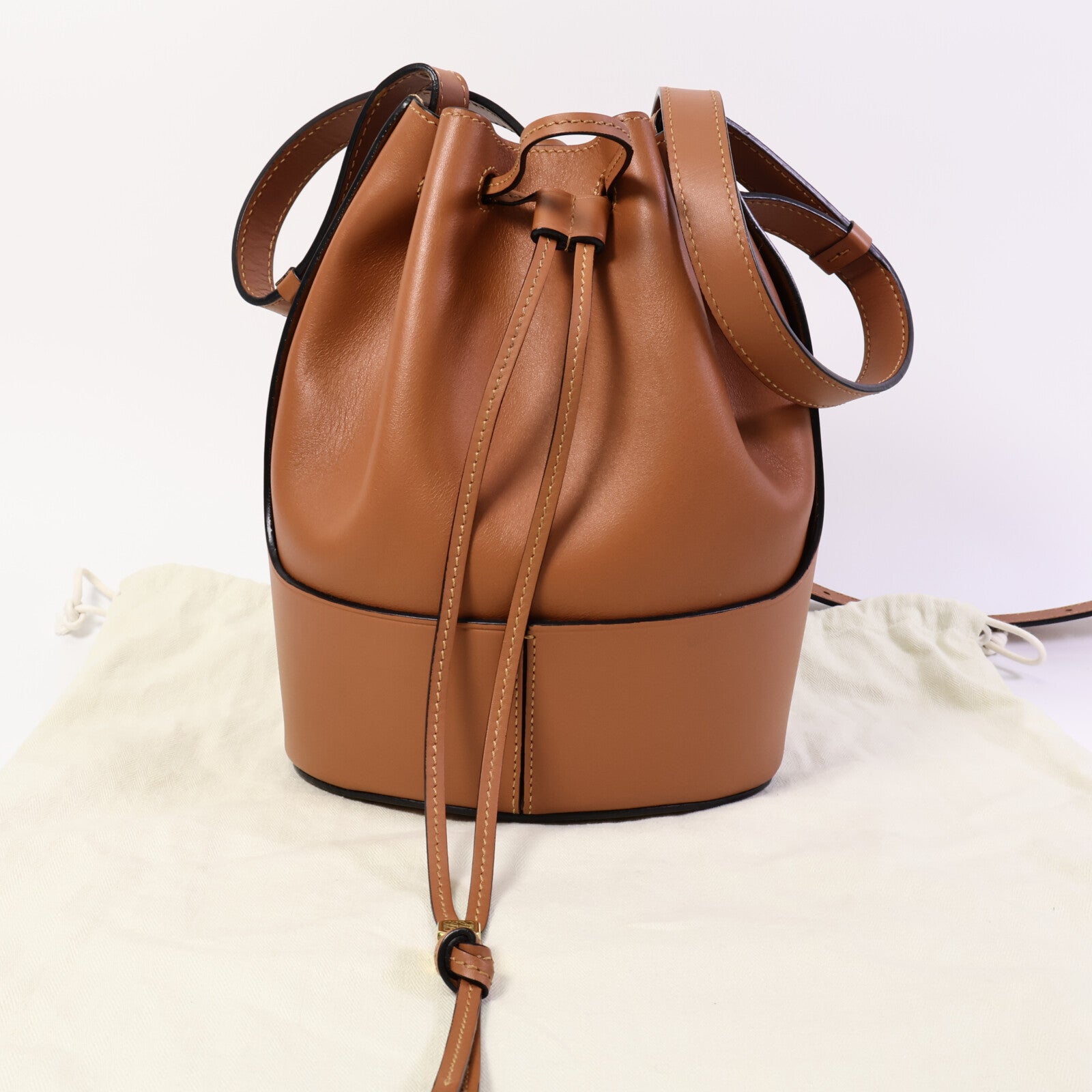 LOEWE 牛皮皮革Balloon Small肩背袋