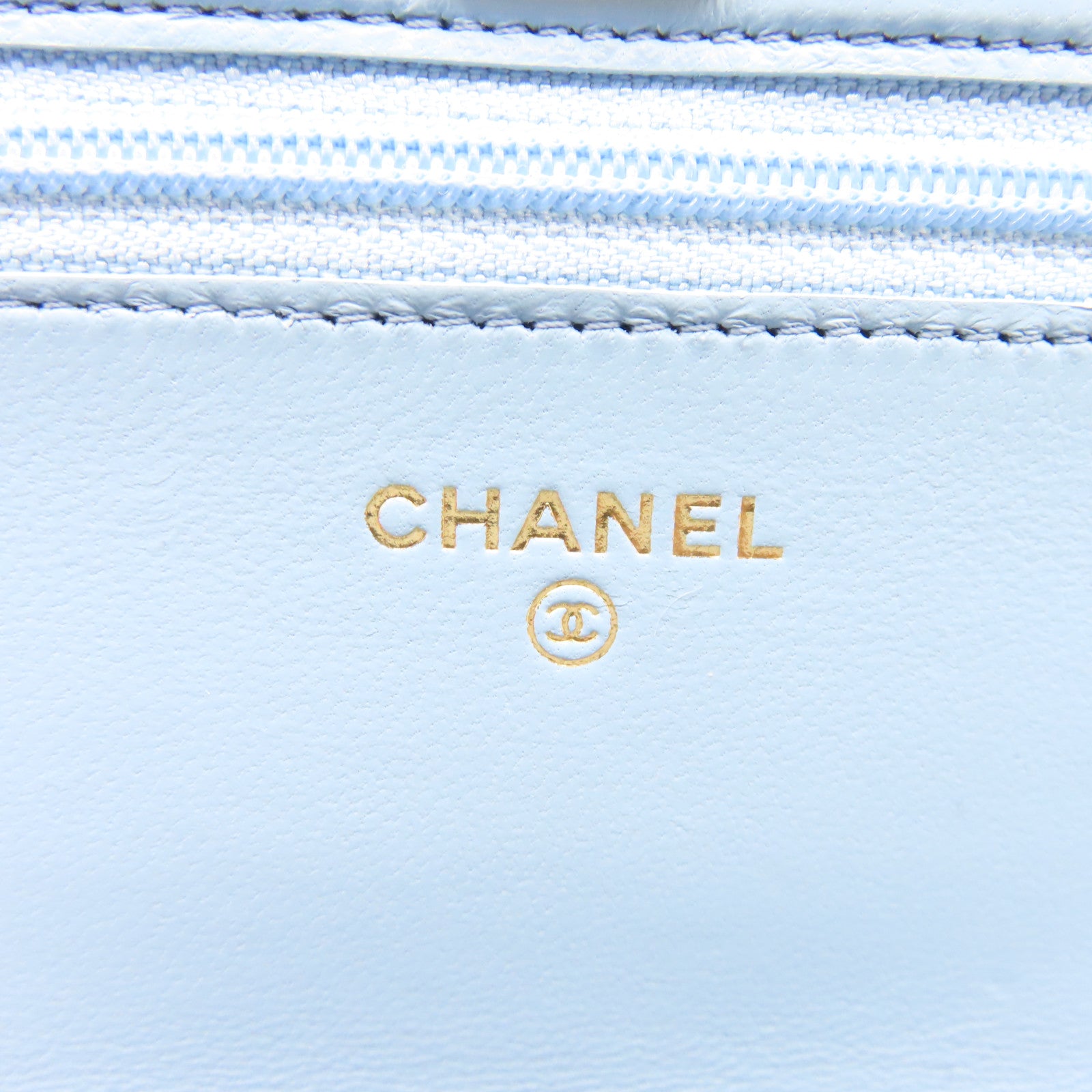 CHANEL 【清倉大減價】菱格羊皮皮革WOC金扣鏈帶肩背袋淺藍色