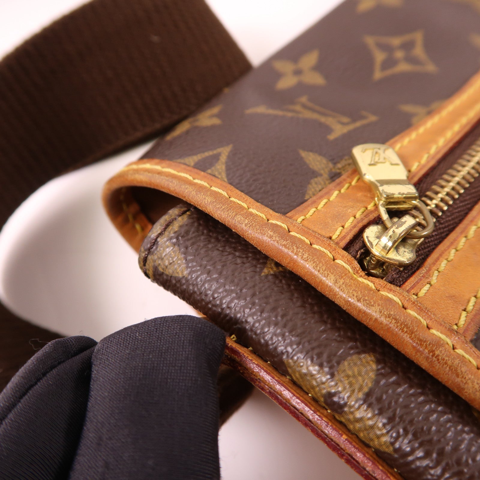 LOUIS VUITTON Monogram Bosphore金扣肩背袋