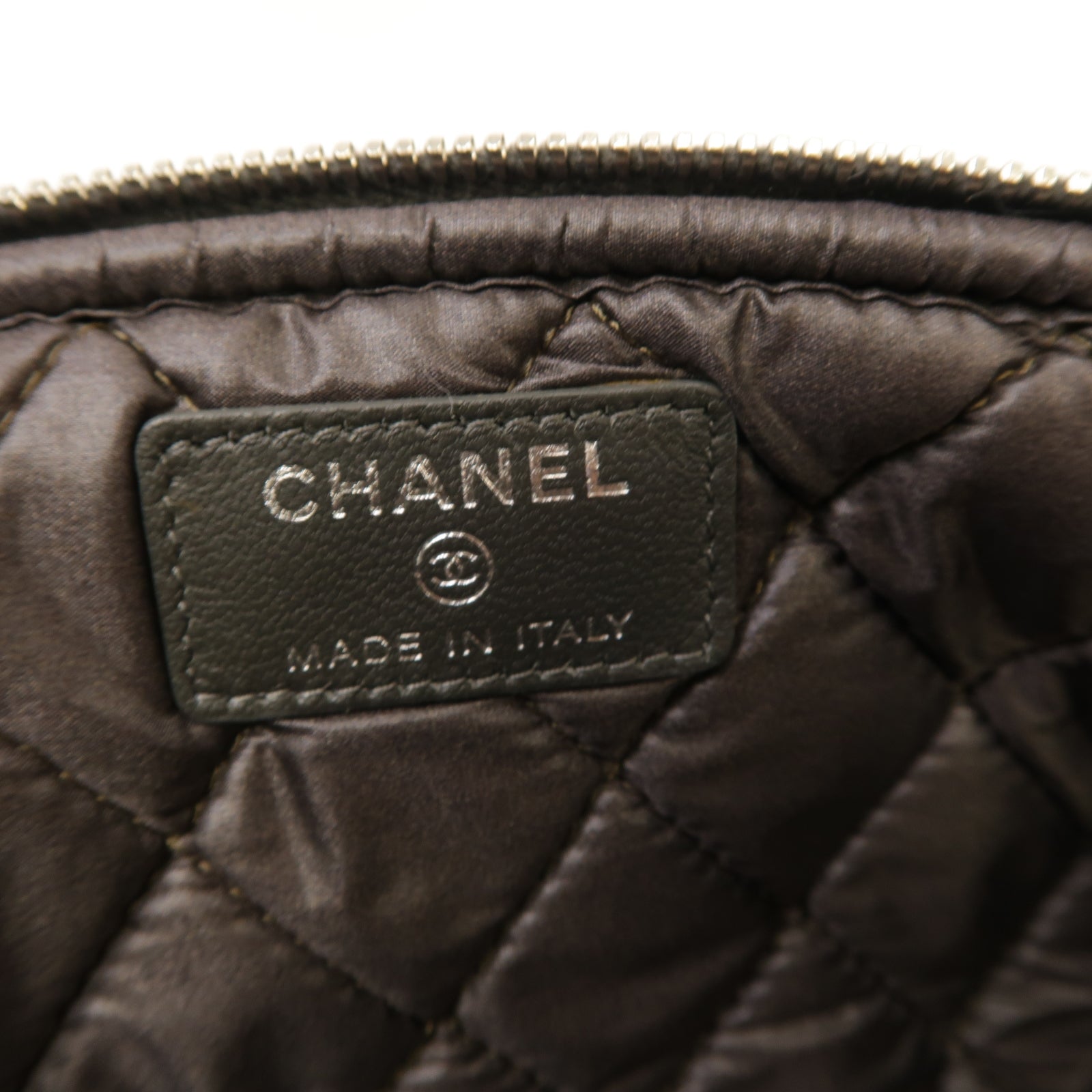 CHANEL 【激減優惠】菱格皮革Pouch銀扣手拿包灰色