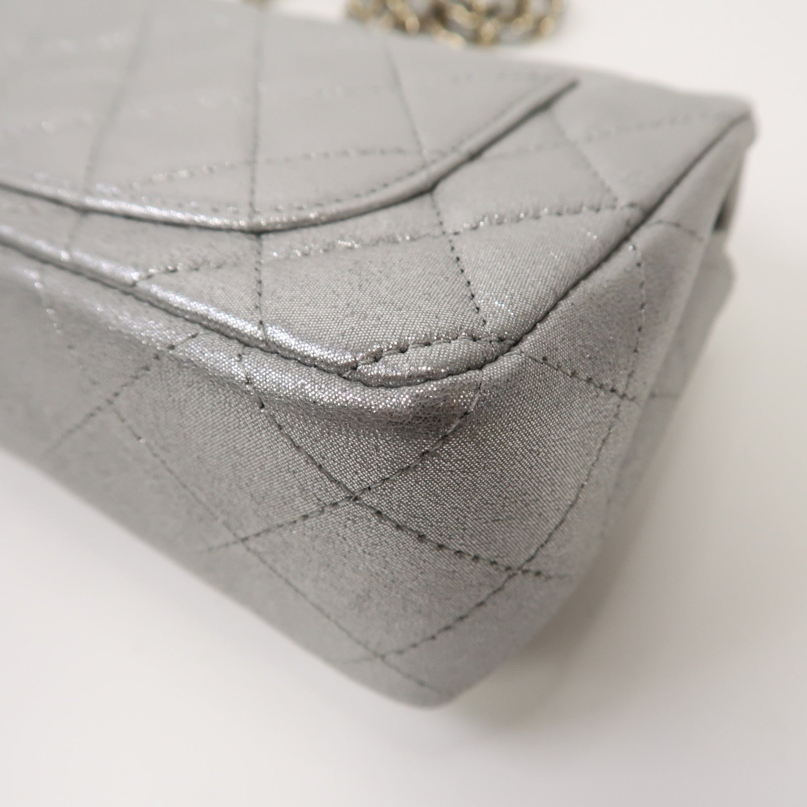 CHANEL 【激減優惠】菱格牛皮皮革Classic Flap 20 Chain Shoulder Bag金扣鏈帶肩背袋銀色