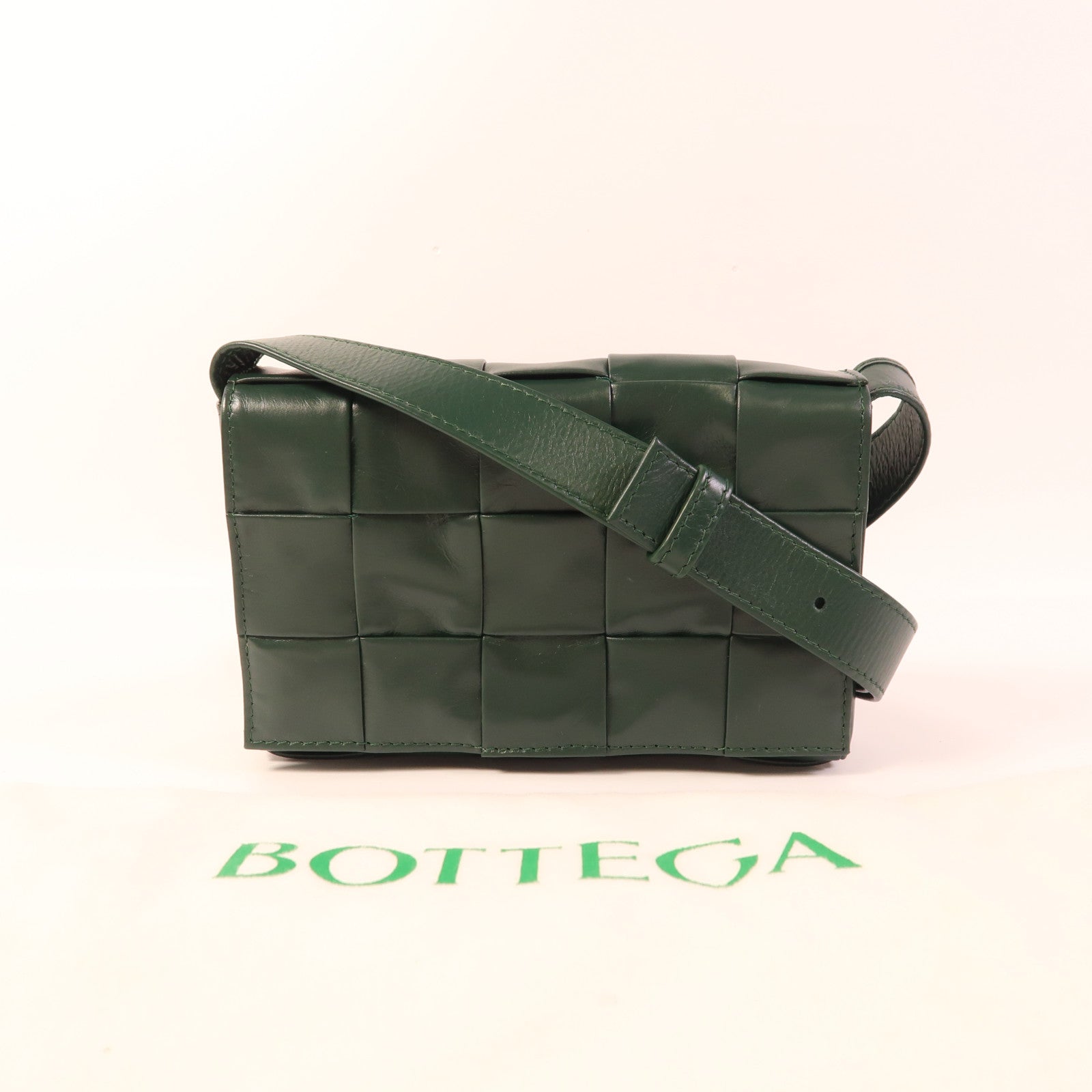 BOTTEGA VENETA 皮革Cassette銀扣肩背袋