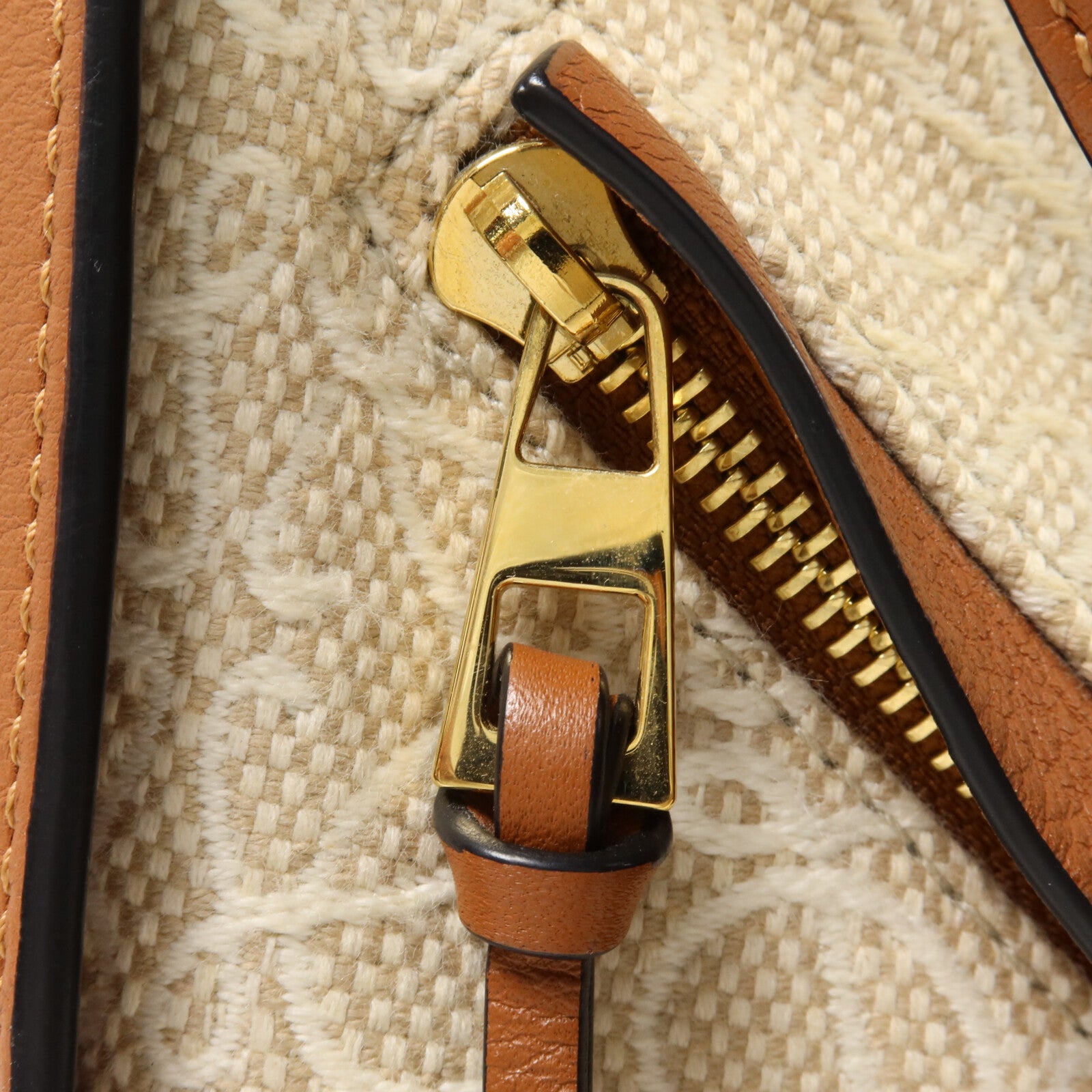 LOEWE 帆布/牛皮皮革Hammock Medium手挽肩背兩用袋