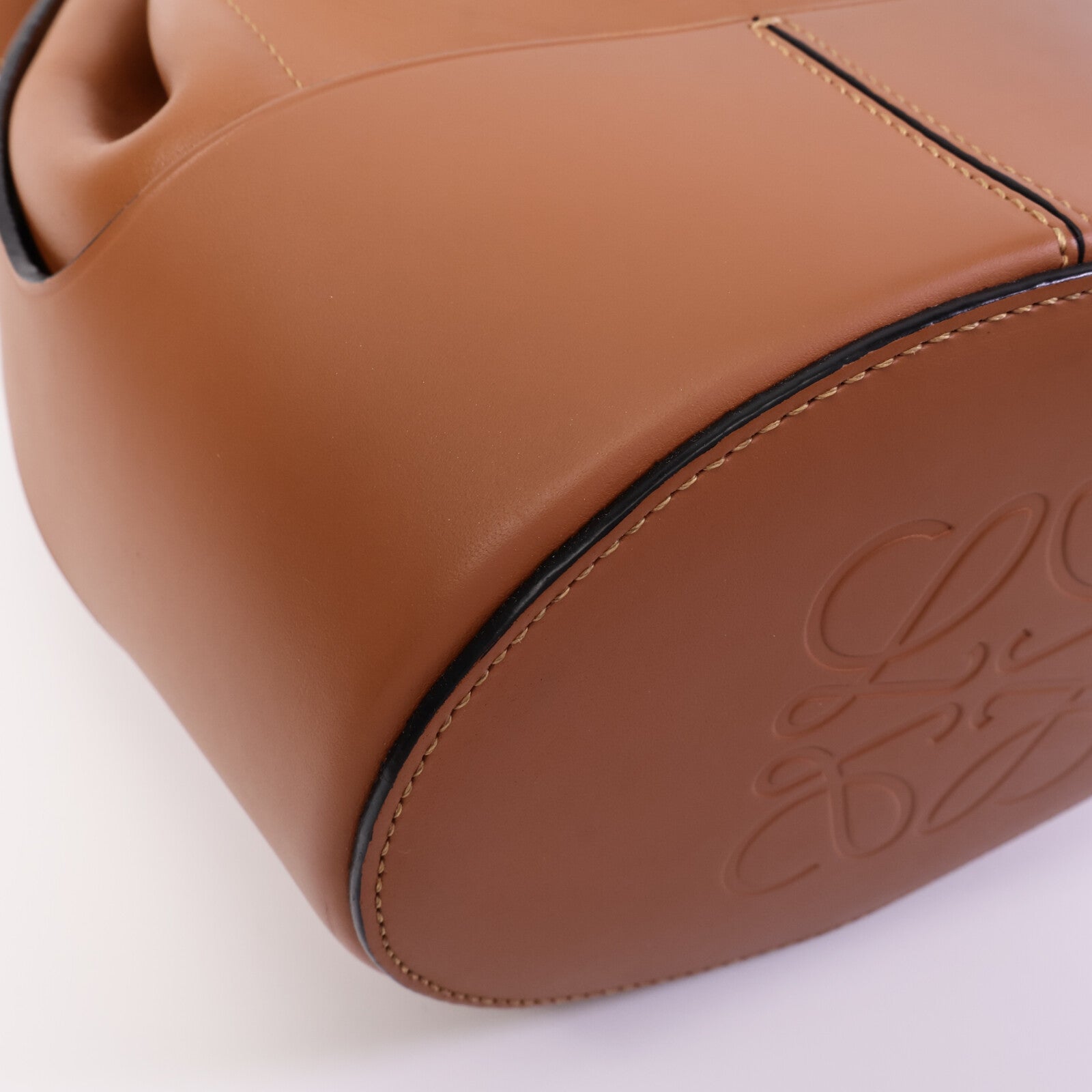 LOEWE 牛皮皮革Balloon Small肩背袋