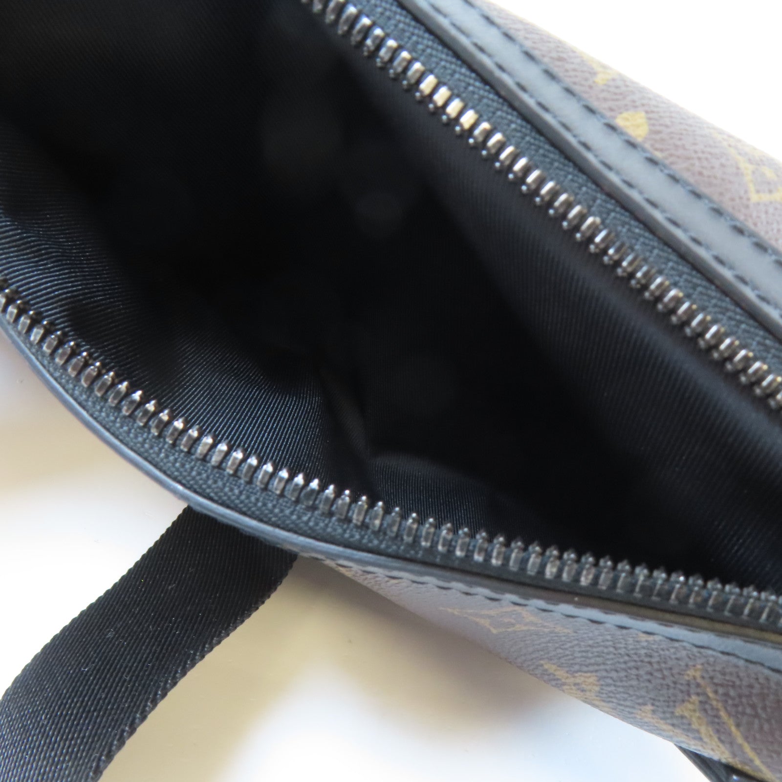 LOUIS VUITTON Monogram Chalk Sling黑扣肩背袋啡色