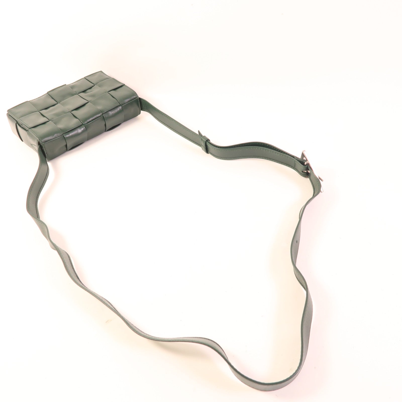 BOTTEGA VENETA 皮革Cassette銀扣肩背袋