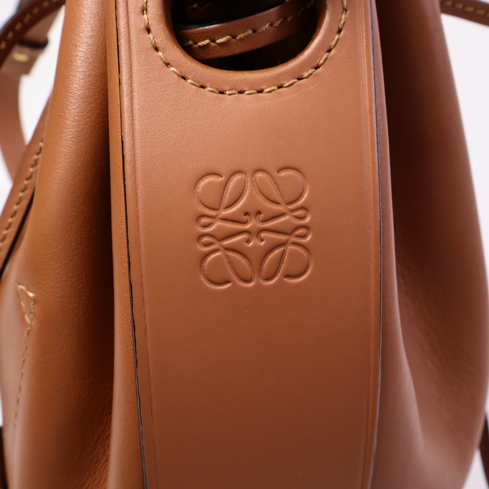 LOEWE 牛皮皮革Balloon Small肩背袋