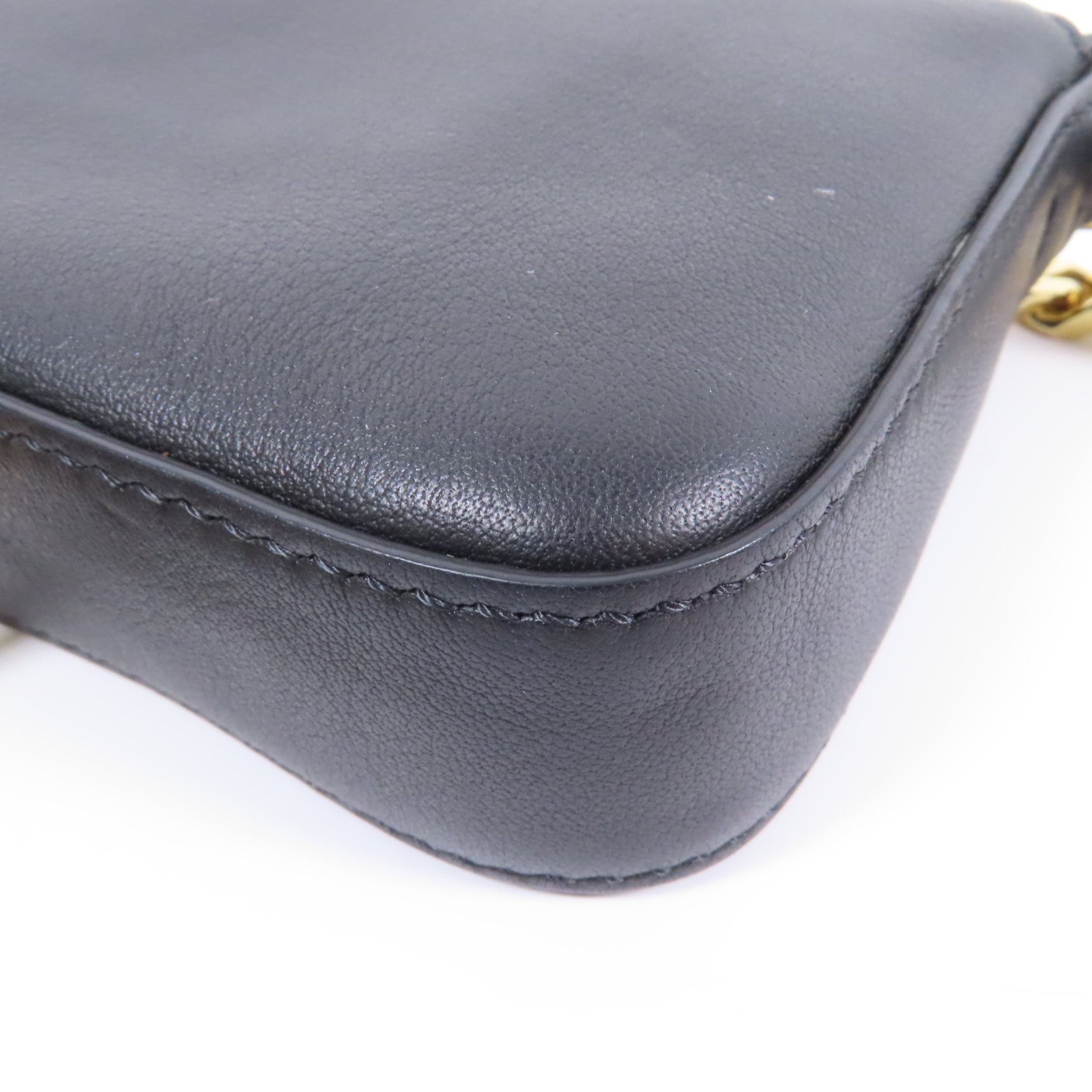 FENDI 牛皮皮革/Fur Micro Baguette Bag with Fluffy Feet金扣鏈帶肩背袋黑色