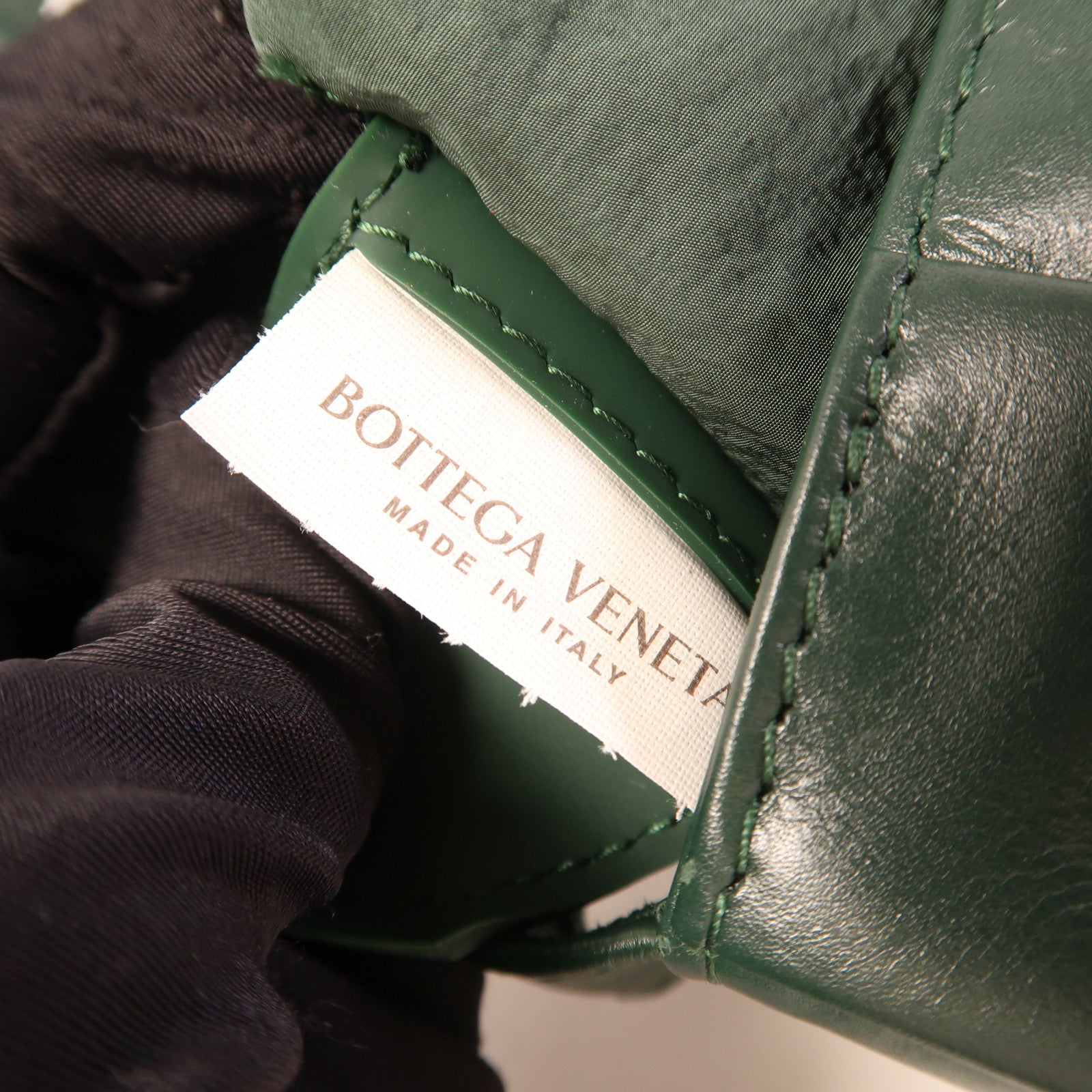 BOTTEGA VENETA 皮革Cassette銀扣肩背袋