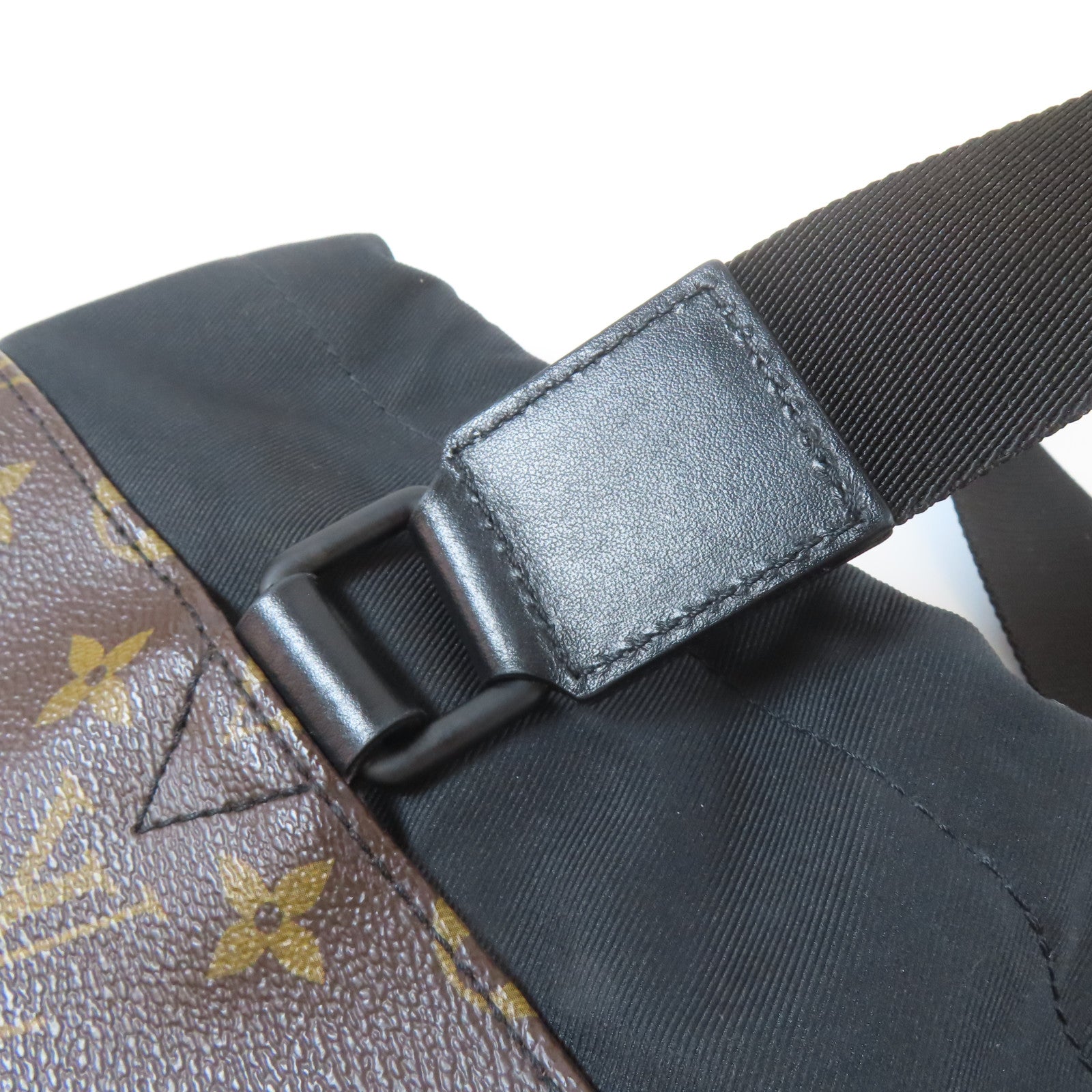 LOUIS VUITTON Monogram Chalk Sling黑扣肩背袋啡色