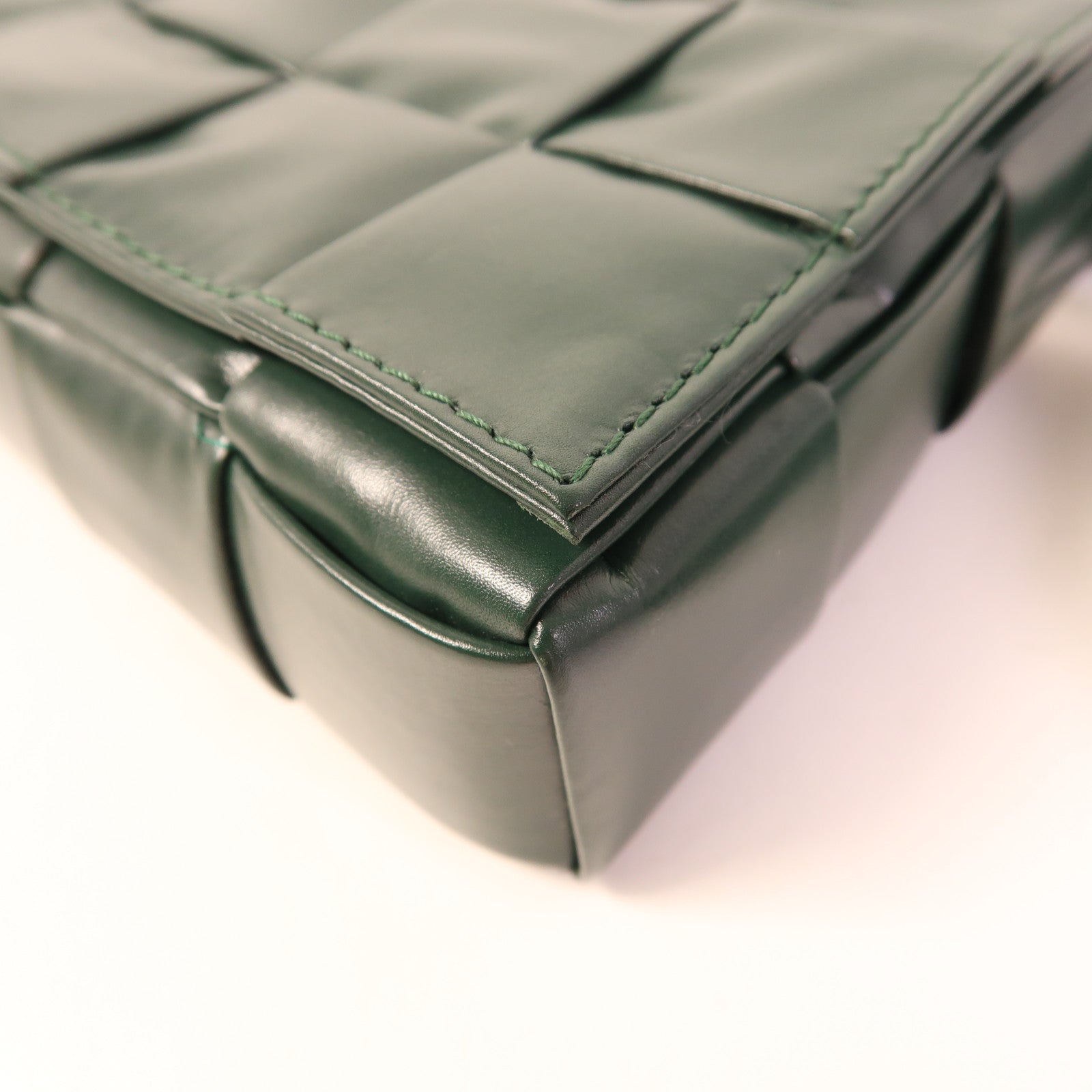 BOTTEGA VENETA 皮革Cassette銀扣肩背袋