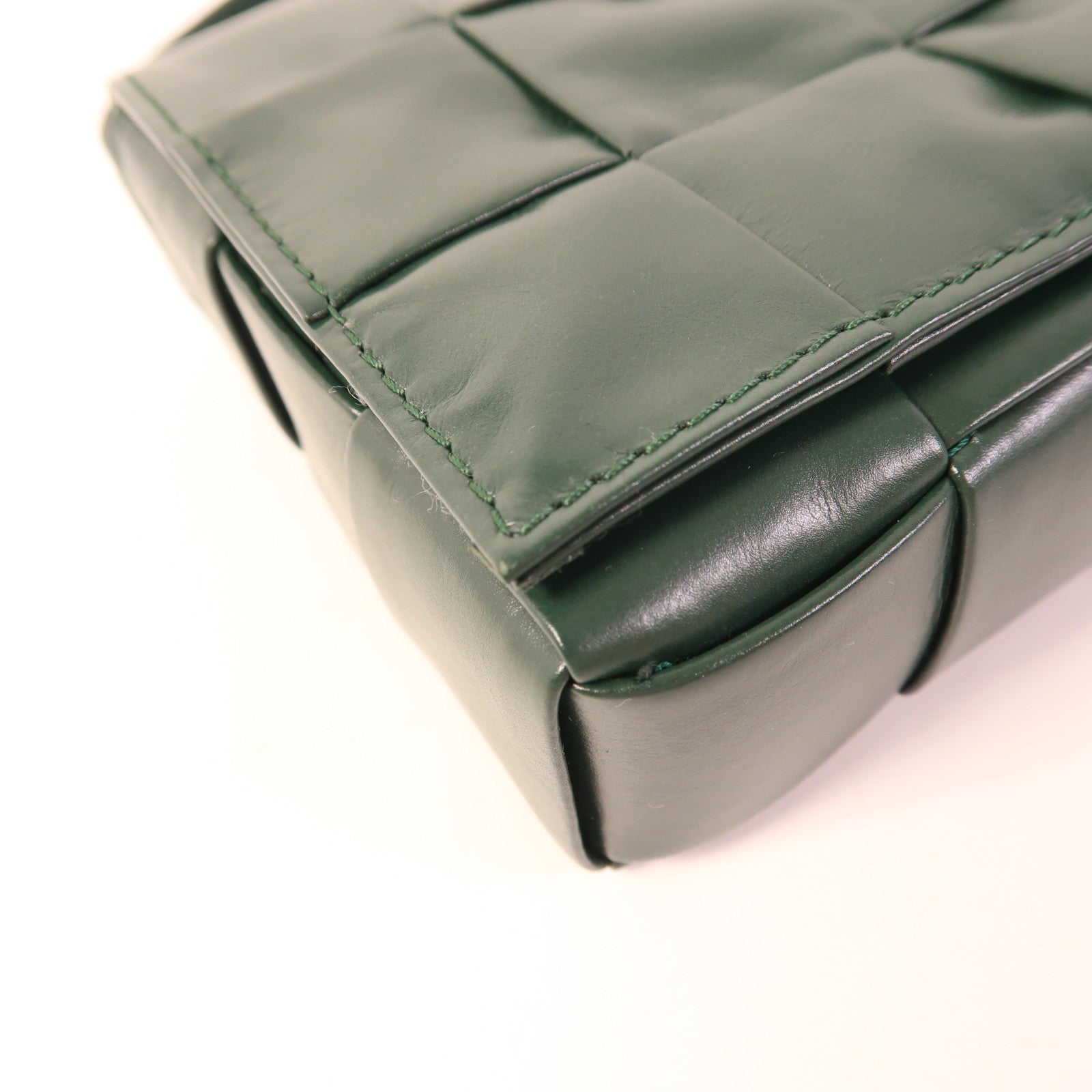 BOTTEGA VENETA 皮革Cassette銀扣肩背袋